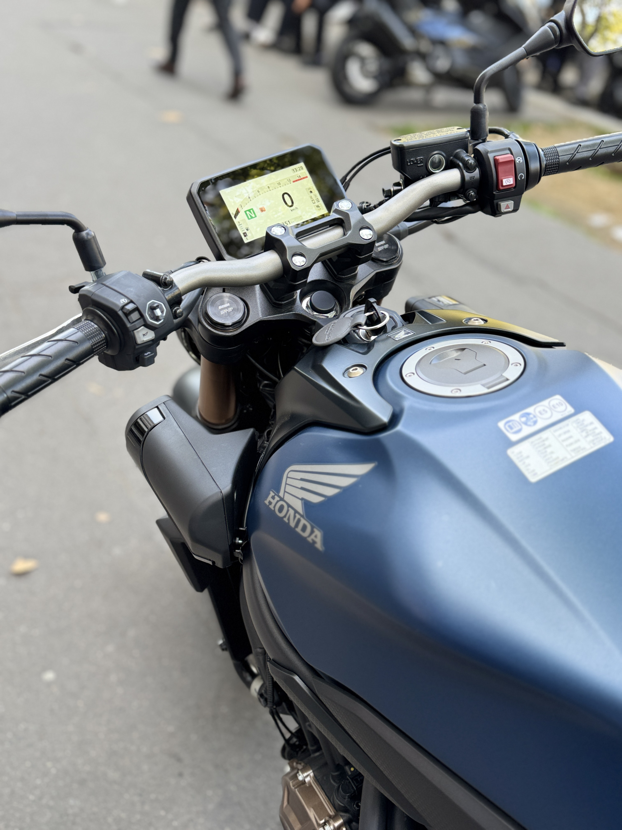 HONDA CB650R Neo Sports Café E-clutch - BLEU - 7990€ - 351 KMS - MEC 06/2026 - REF HL501KH