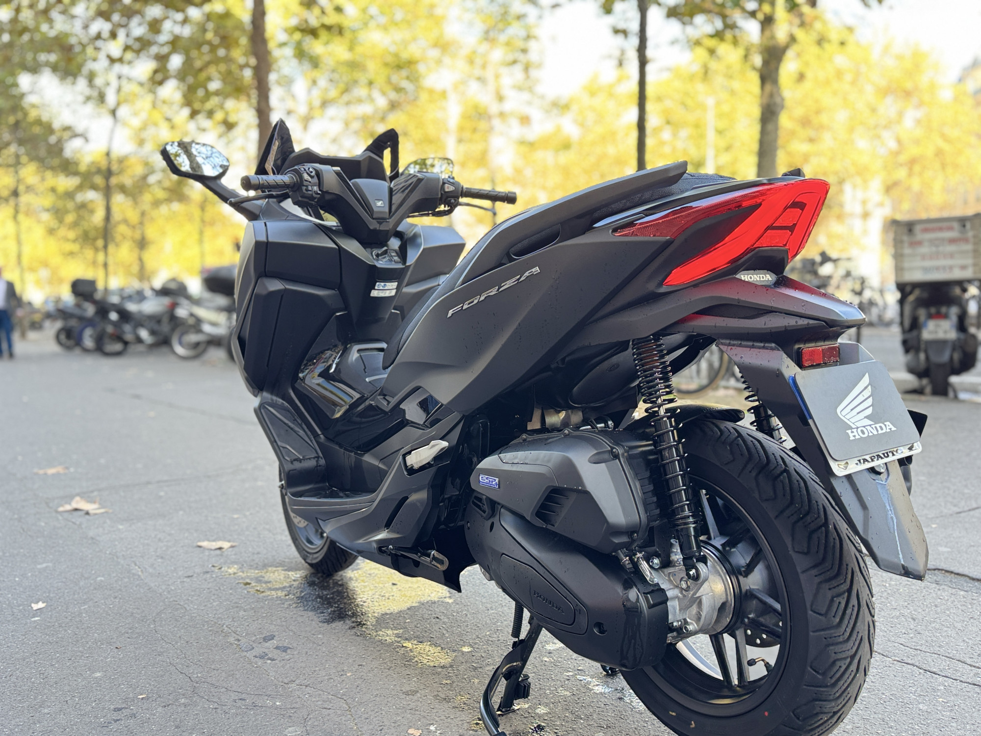 HONDA NSS FORZA 125 - NOIR MAT -132 KMS - 4990 € - MEC 06/2026 - REF HL865QR
