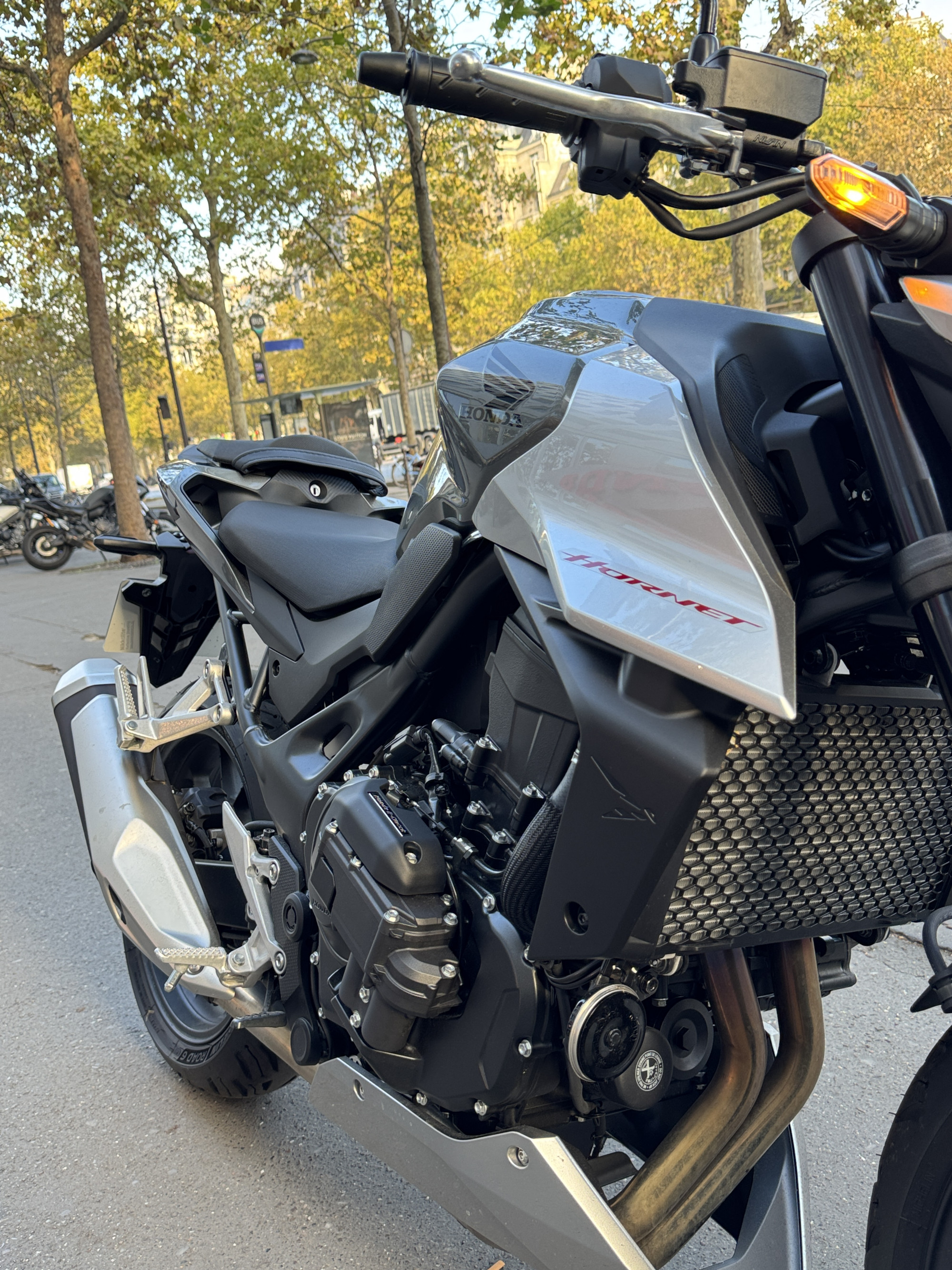HONDA CB 750 HORNET E-CLUTCH - ARGENT GRIS - 7290€ - 356 KMS - MEC 06/2026 - REFHL785QL