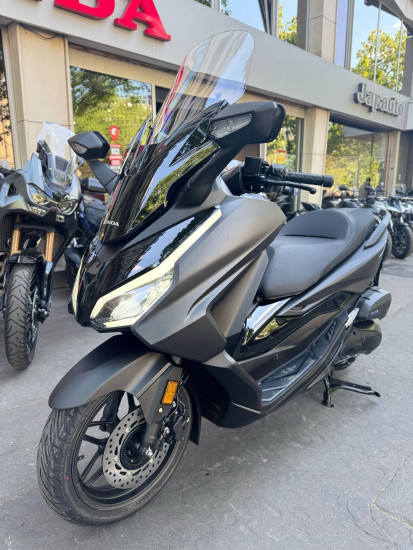 Honda NSS 125 FORZA - ETAT NEUF - 499KM - 4999€ - CARBONE MAT - MEC 03/2026