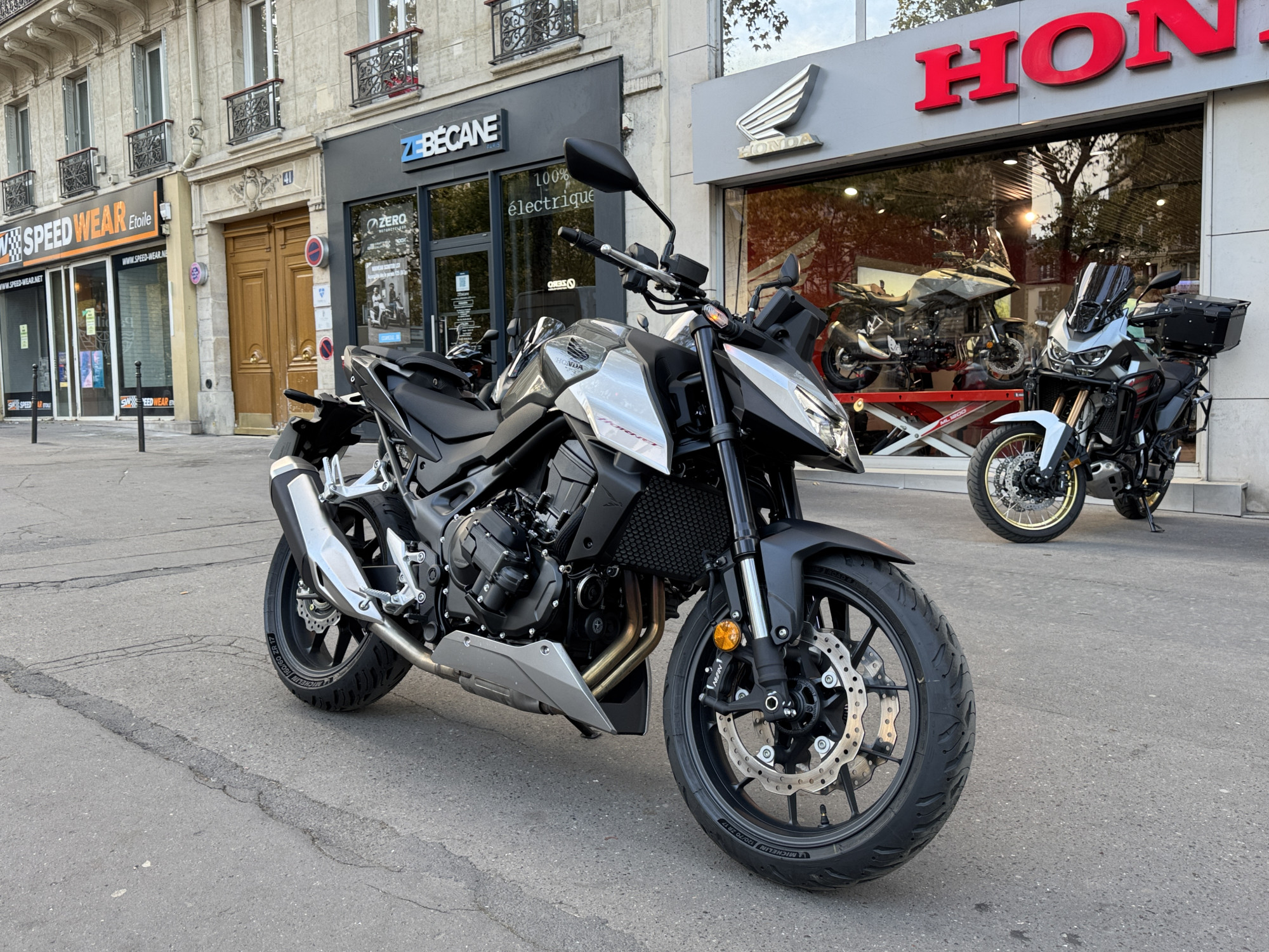 HONDA CB 750 HORNET E-CLUTCH - ARGENT GRIS - 7290€ - 356 KMS - MEC 06/2026 - REFHL785QL