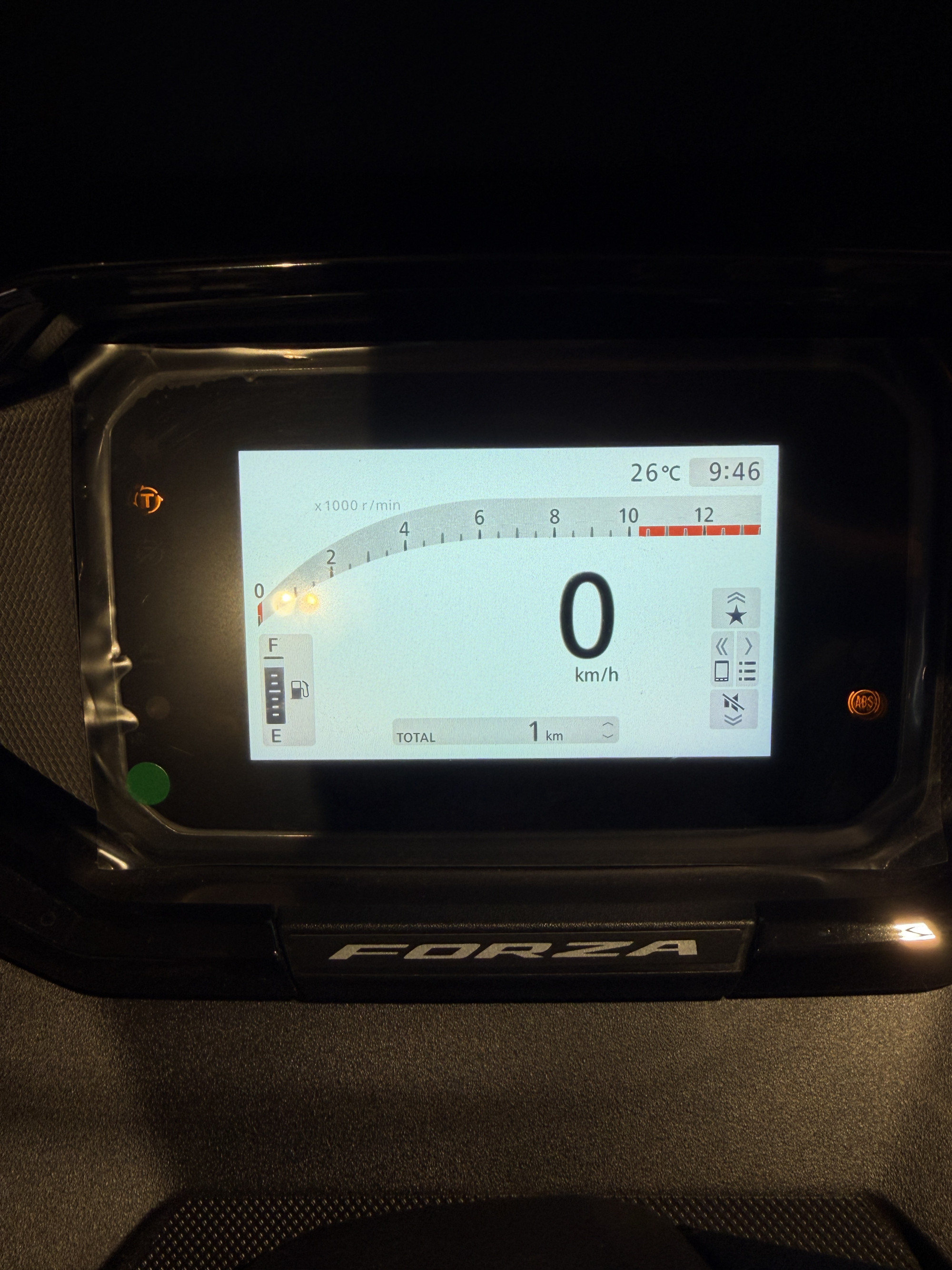 HONDA NSS125 FORZA SE - ETAT NEUF - 499KM- 4999€ - NOIR - MEC 01/2026