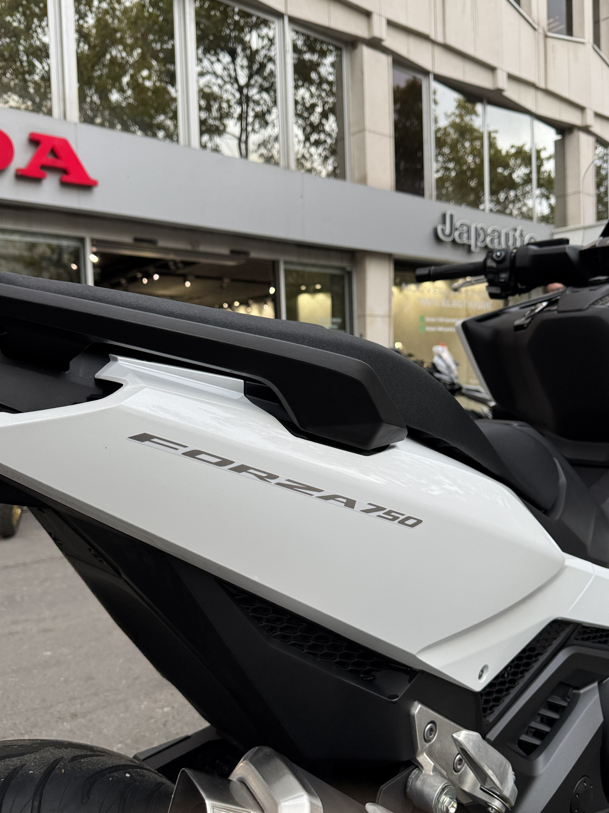 HONDA NSS FORZA 750 - BLANC - 10400 € - 1503KMS - MEC 03/2026 - REFHK374BH