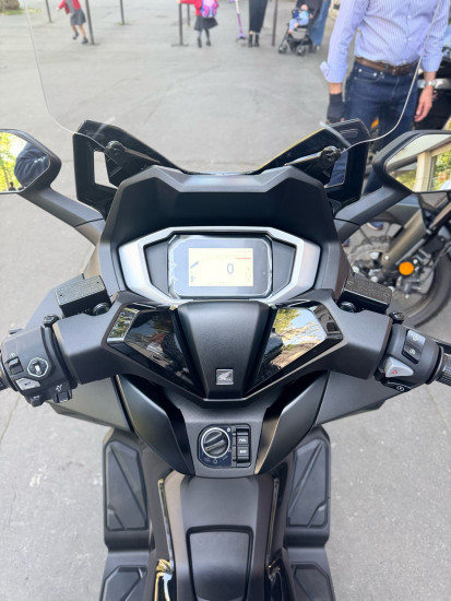 Honda NSS 125 FORZA - ETAT NEUF - 499KM - 4999€ - CARBONE MAT - MEC 03/2026