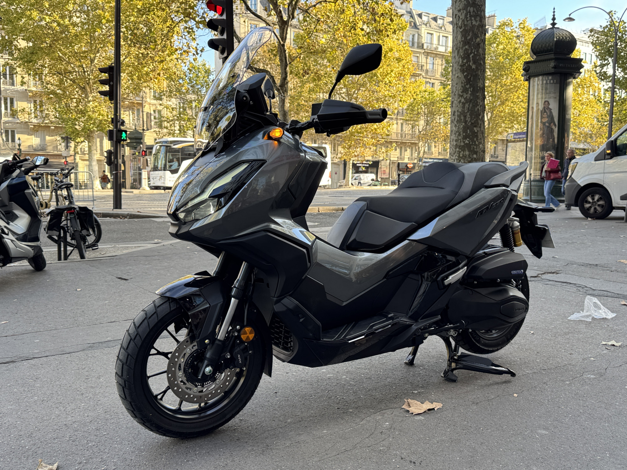 HONDA ADV 350 - GRIS -241 KMS-  5690€ - MEC 06/2026 - REF HJ435JZ