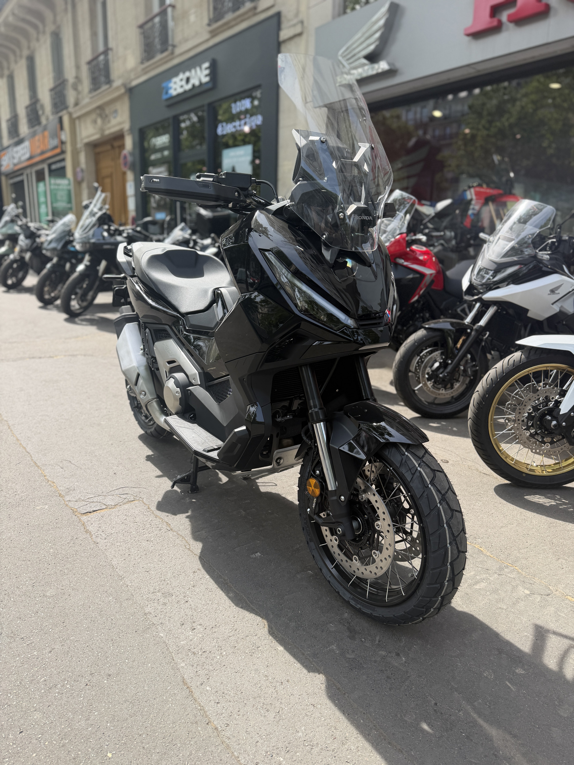 HONDA X-ADV 750 - ETAT NEUF - 499KM - 11490€ -NOIR - MEC04/2026 - REFHK167MS