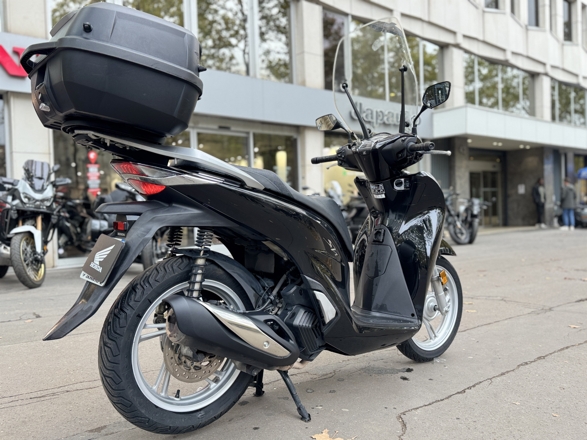 HONDA SH 125 - NOIR - 2490 €  - 26903 KM - MEC 09/2020 - REFFS368SH