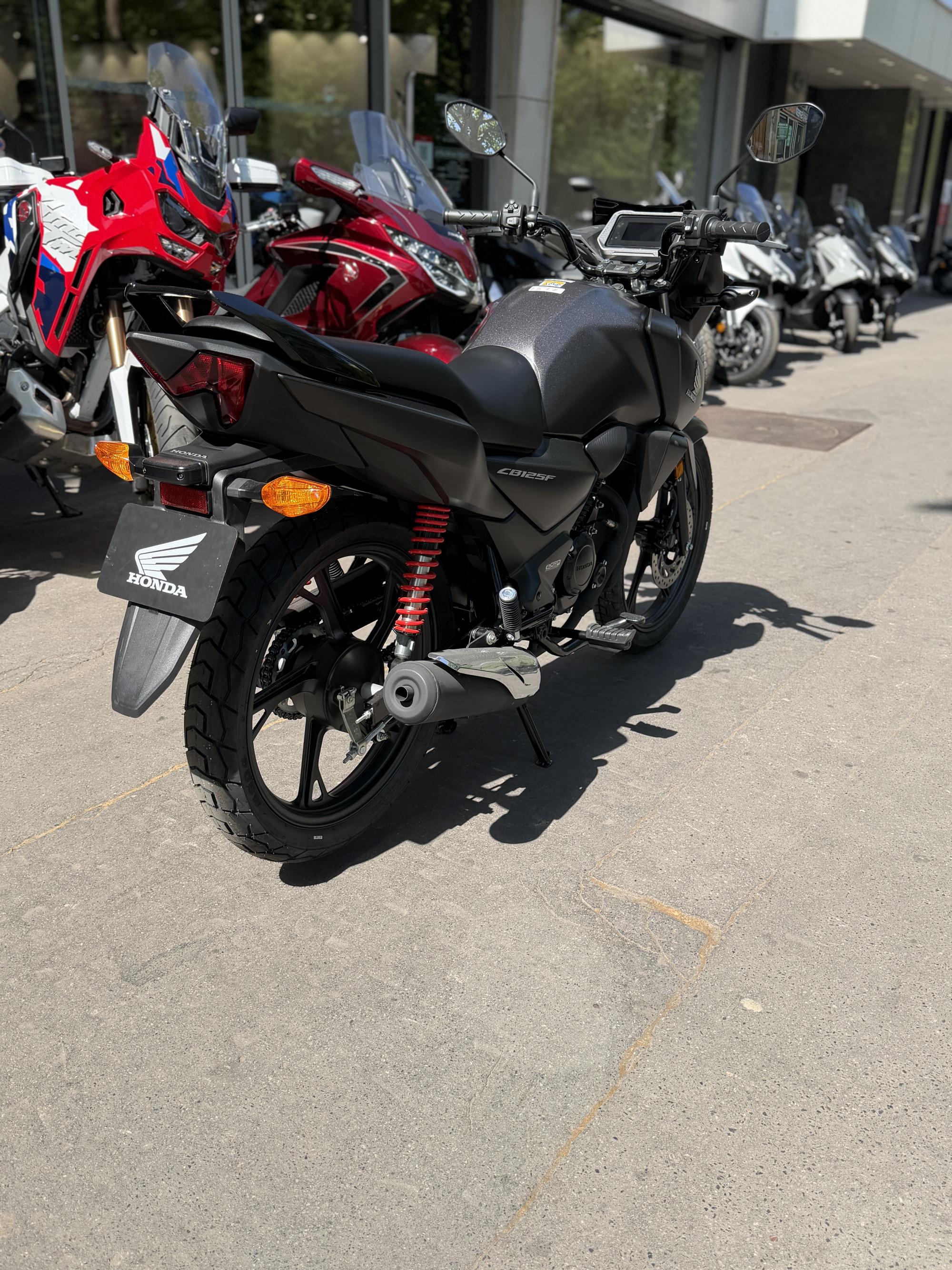 HONDA CB 125 F - ETAT NEUF - 499KM- 2590€ - NOIR MAT - MEC 01/2026