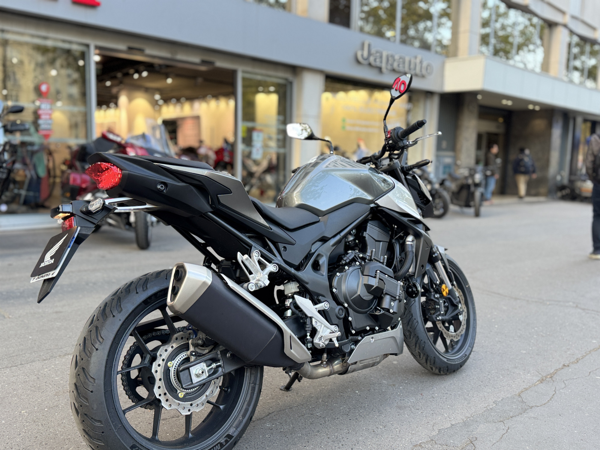 HONDA CB 750 HORNET E-CLUTCH - ARGENT GRIS - 7290€ - 356 KMS - MEC 06/2026 - REFHL785QL