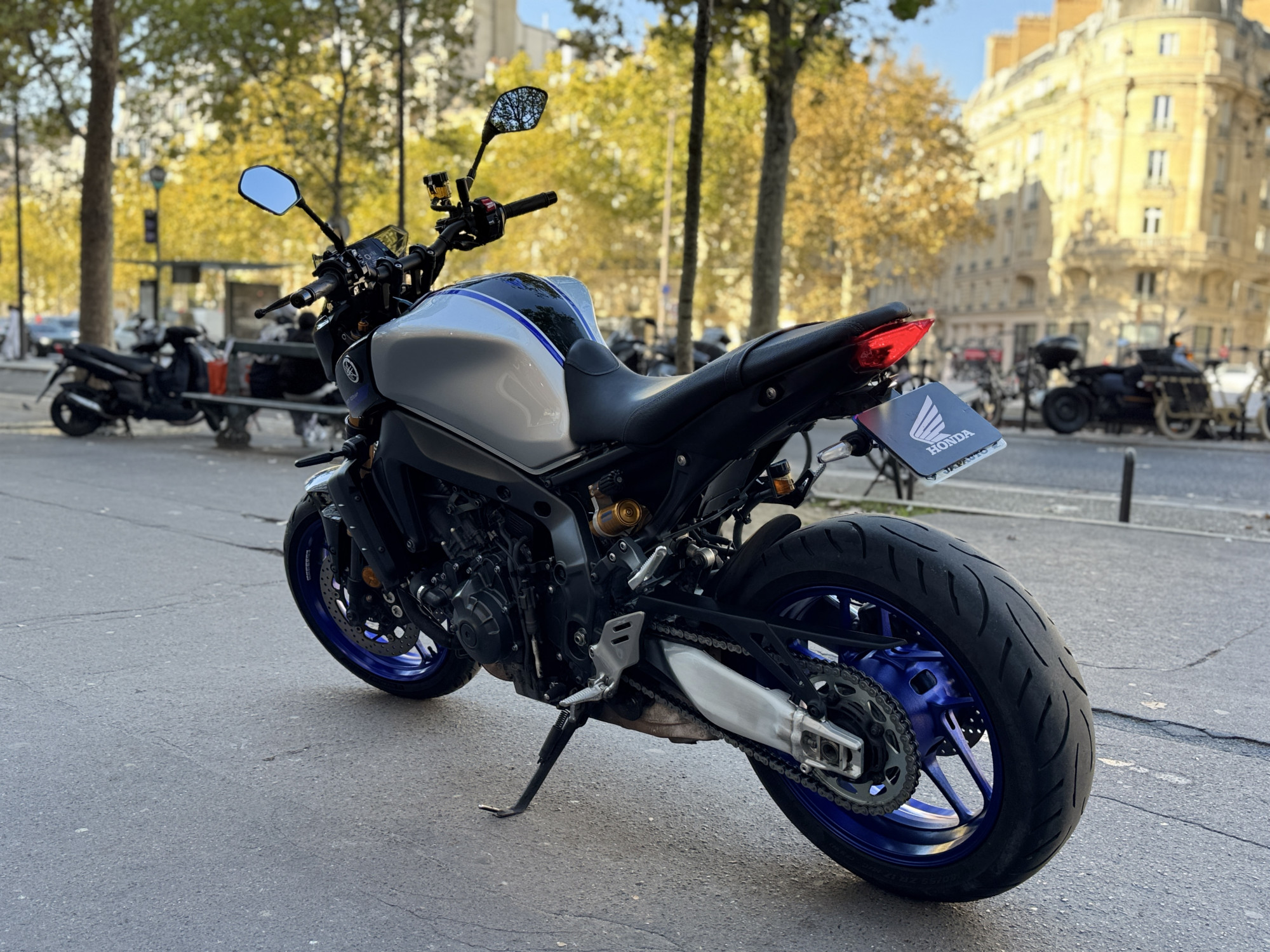 YAMAHA MT-09 SP - GRIS - 7990 € -32466 KMS -MEC 10/22 - REFGJ498WH