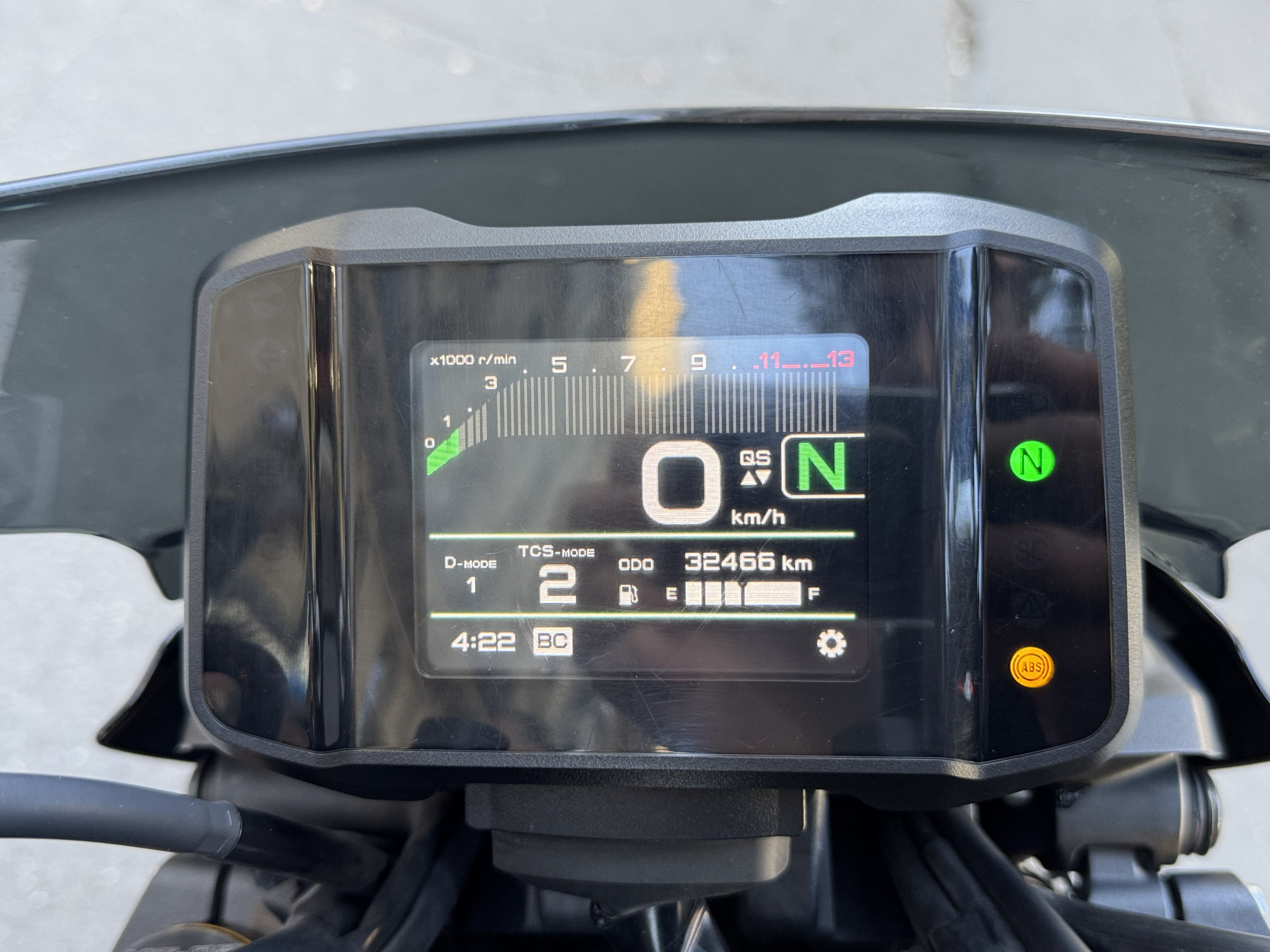 YAMAHA MT-09 SP - GRIS - 7990 € -32466 KMS -MEC 10/22 - REFGJ498WH