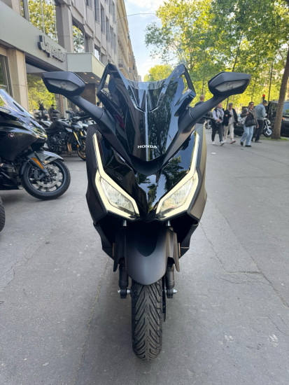 Honda NSS 125 FORZA - ETAT NEUF - 499KM - 4999€ - CARBONE MAT - MEC 03/2026