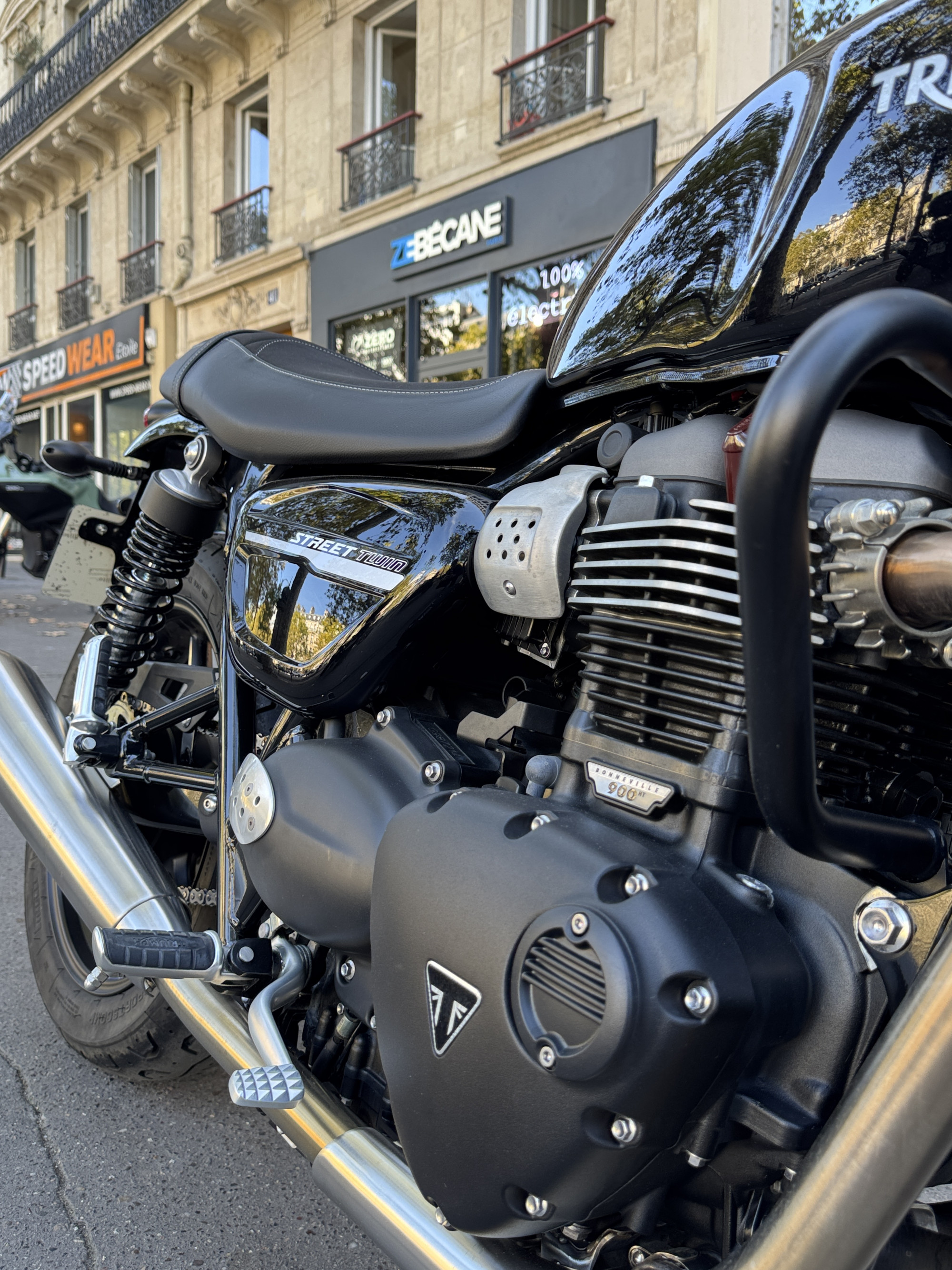 TRIUMPH STREET TWIN  900 - NOIR - 6990€ - A2 - 2404 KMS - MEC 02/2020 - REFFN294SC