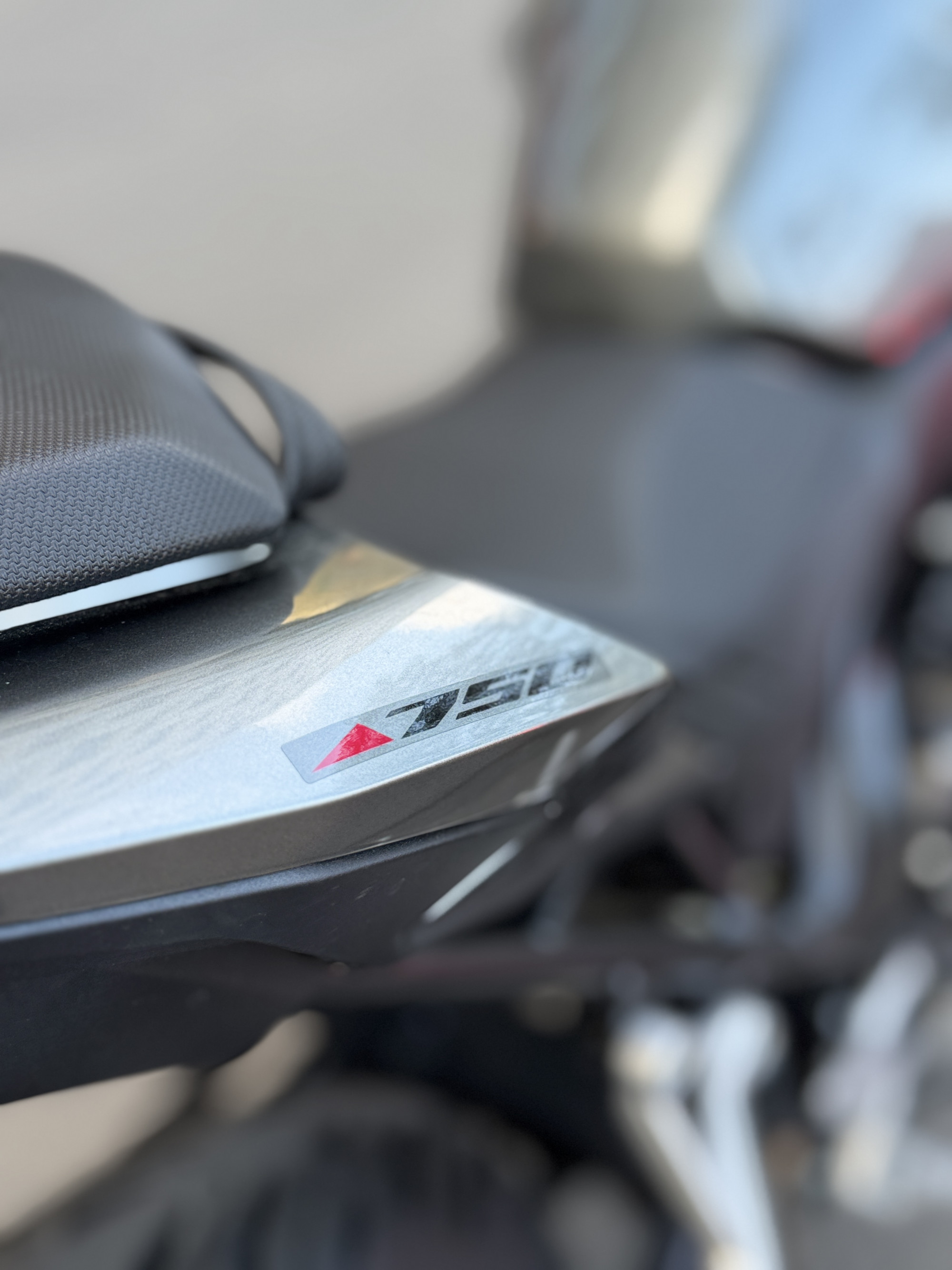 HONDA CB 750 HORNET E-CLUTCH - ARGENT GRIS - 7290€ - 356 KMS - MEC 06/2026 - REFHL785QL