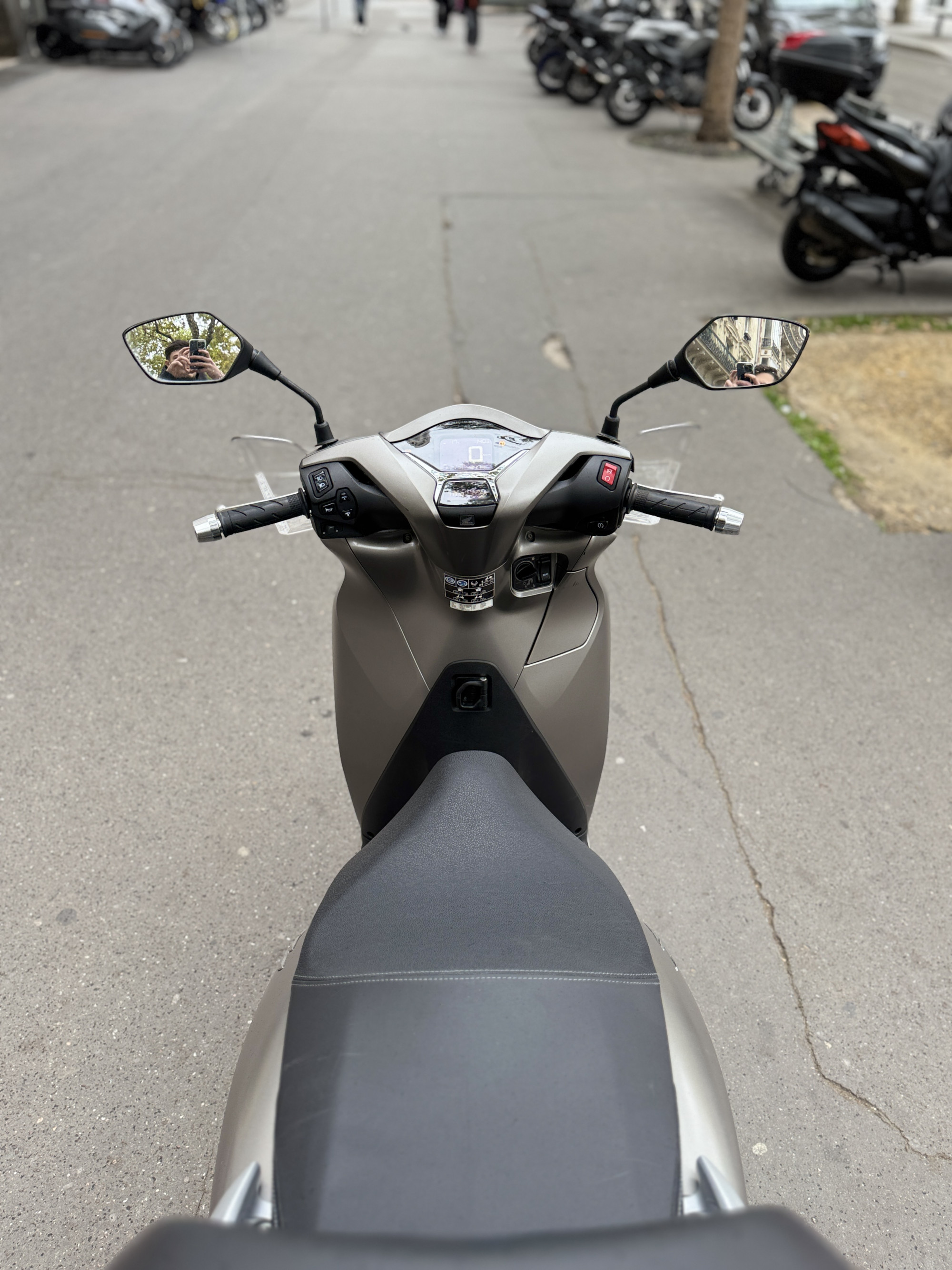 HONDA SH 350 I TOP BOX  - GRIS - 3490€  - 4247 KM - MEC: 07/2023  - REFGQ387HD