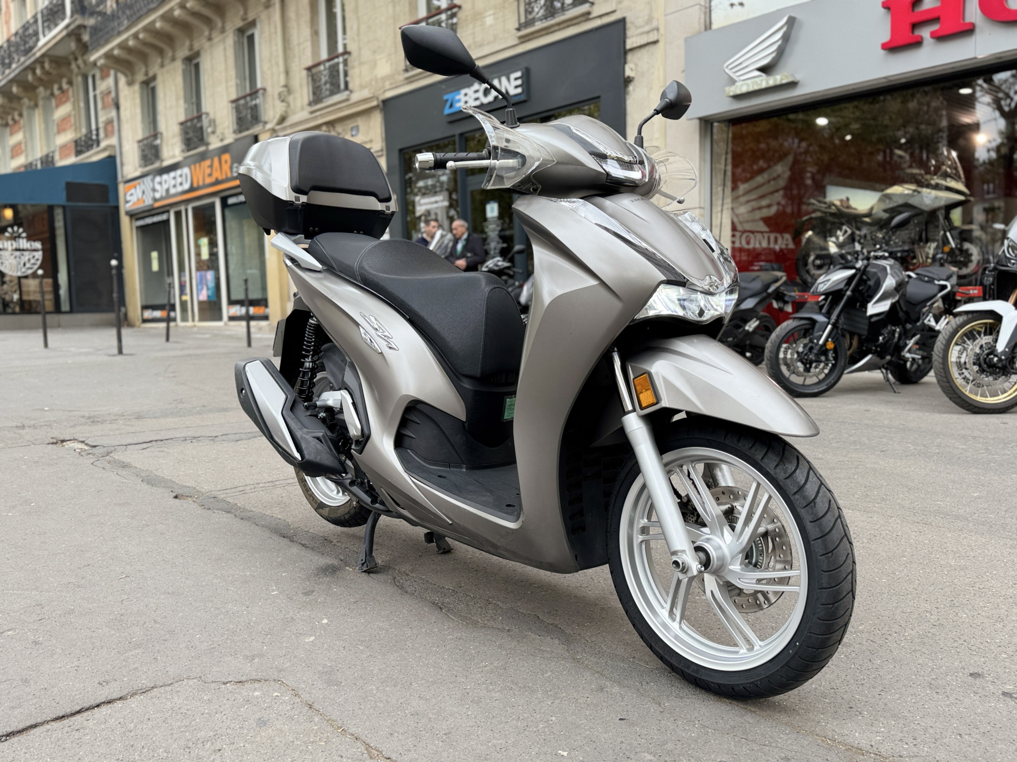 HONDA SH 350 I TOP BOX  - GRIS - 3490€  - 4247 KM - MEC: 07/2023  - REFGQ387HD