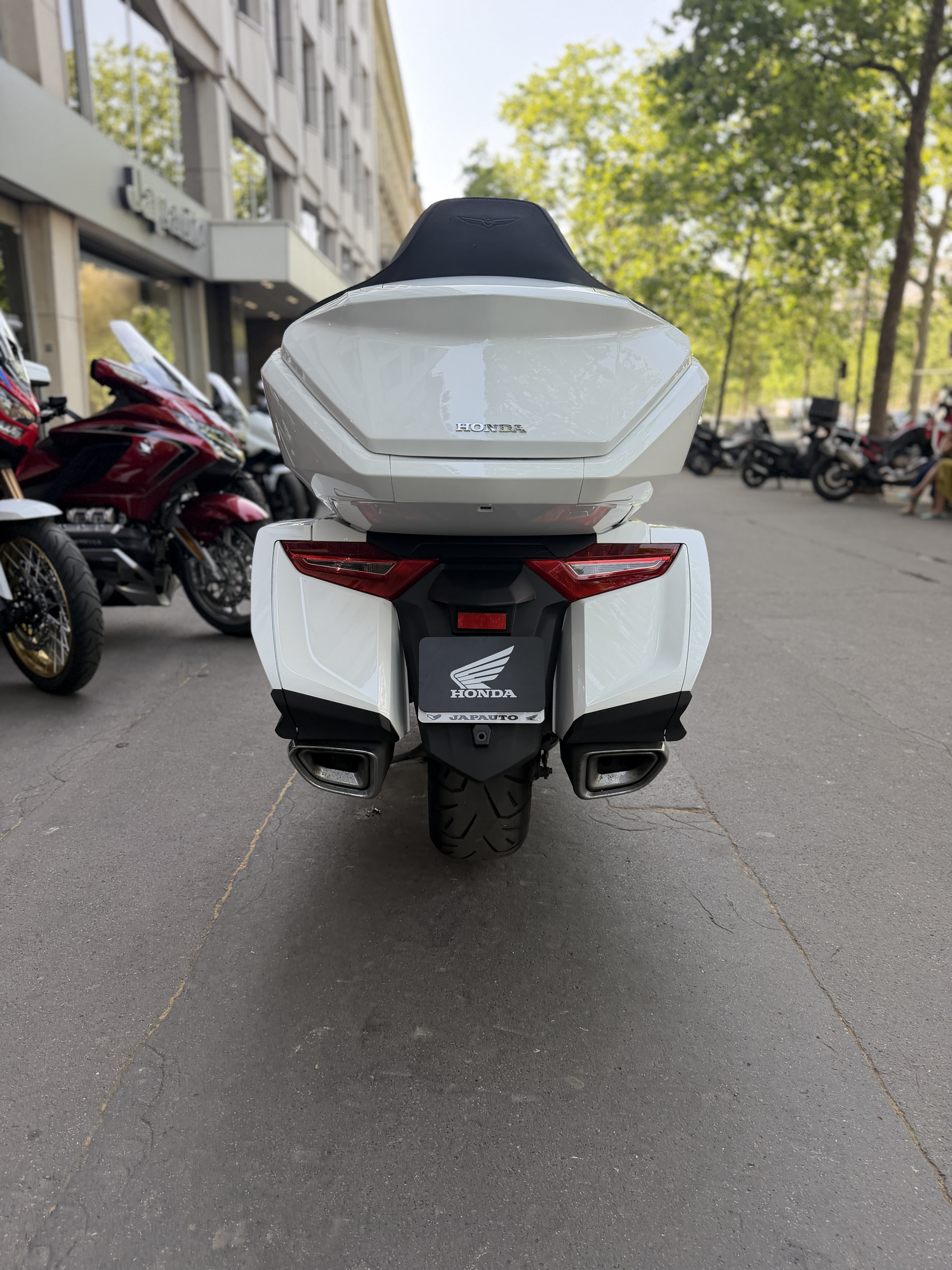 HONDA GL 1800 GOLDWING TOURING DCT - 8813KM - 28900€ - BLANC - MEC08/2024 REFGY457WZ