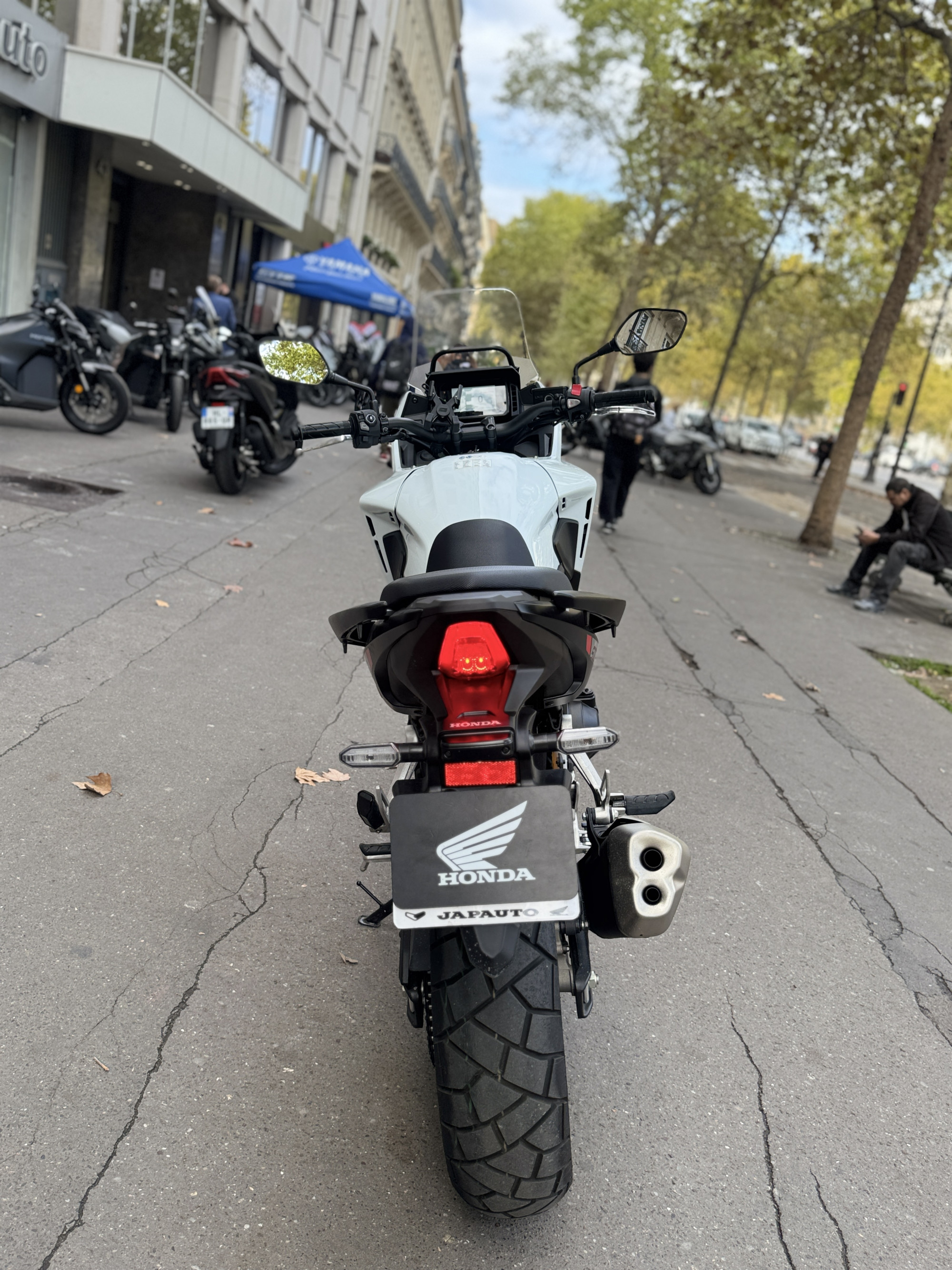 HONDA NX 500 - BLANC - 6490 € - 2709 km - MEC 01/2026 - REF HH551WW