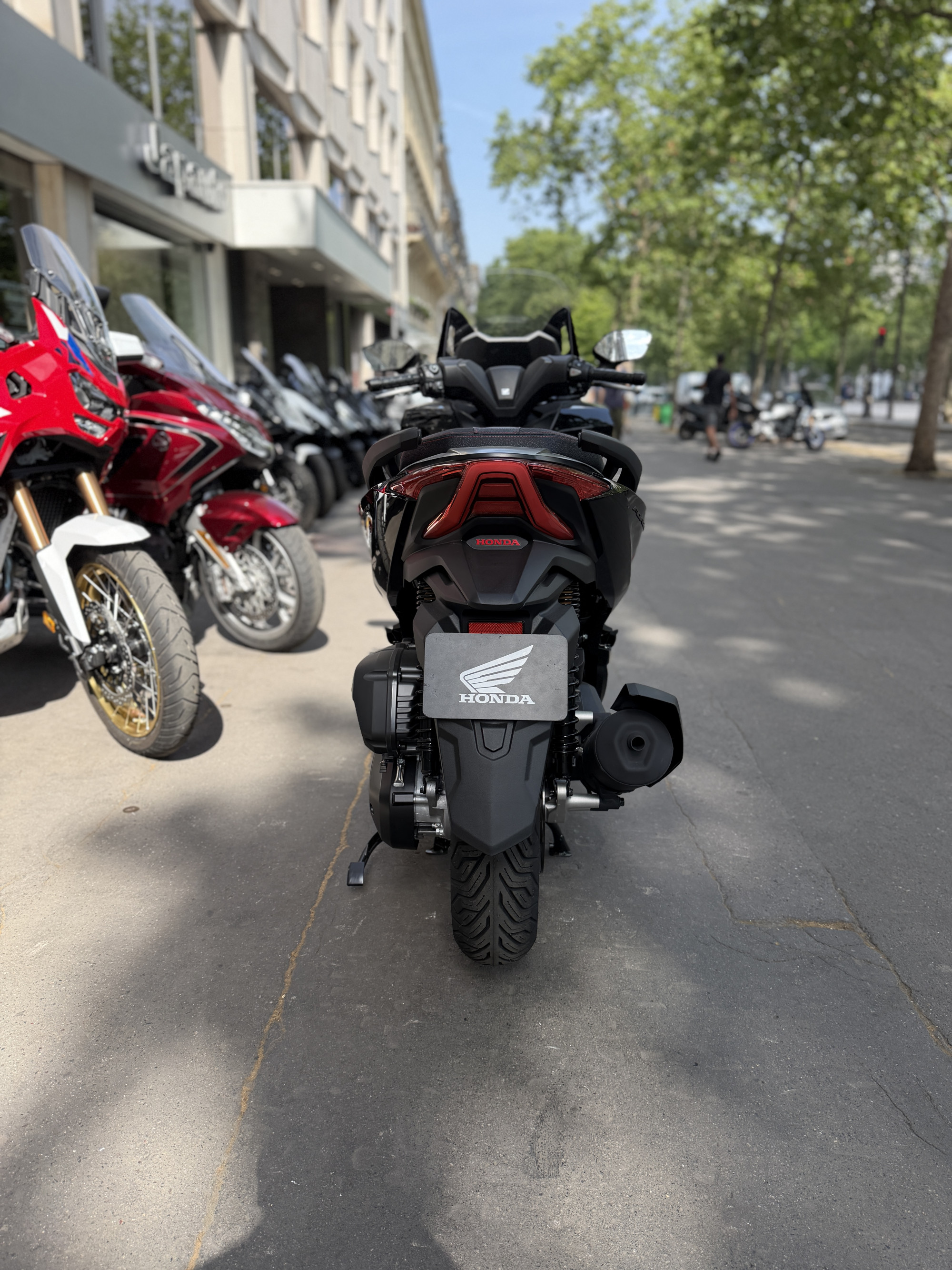 HONDA NSS125 FORZA SE - ETAT NEUF - 499KM- 4999€ - NOIR - MEC 01/2026