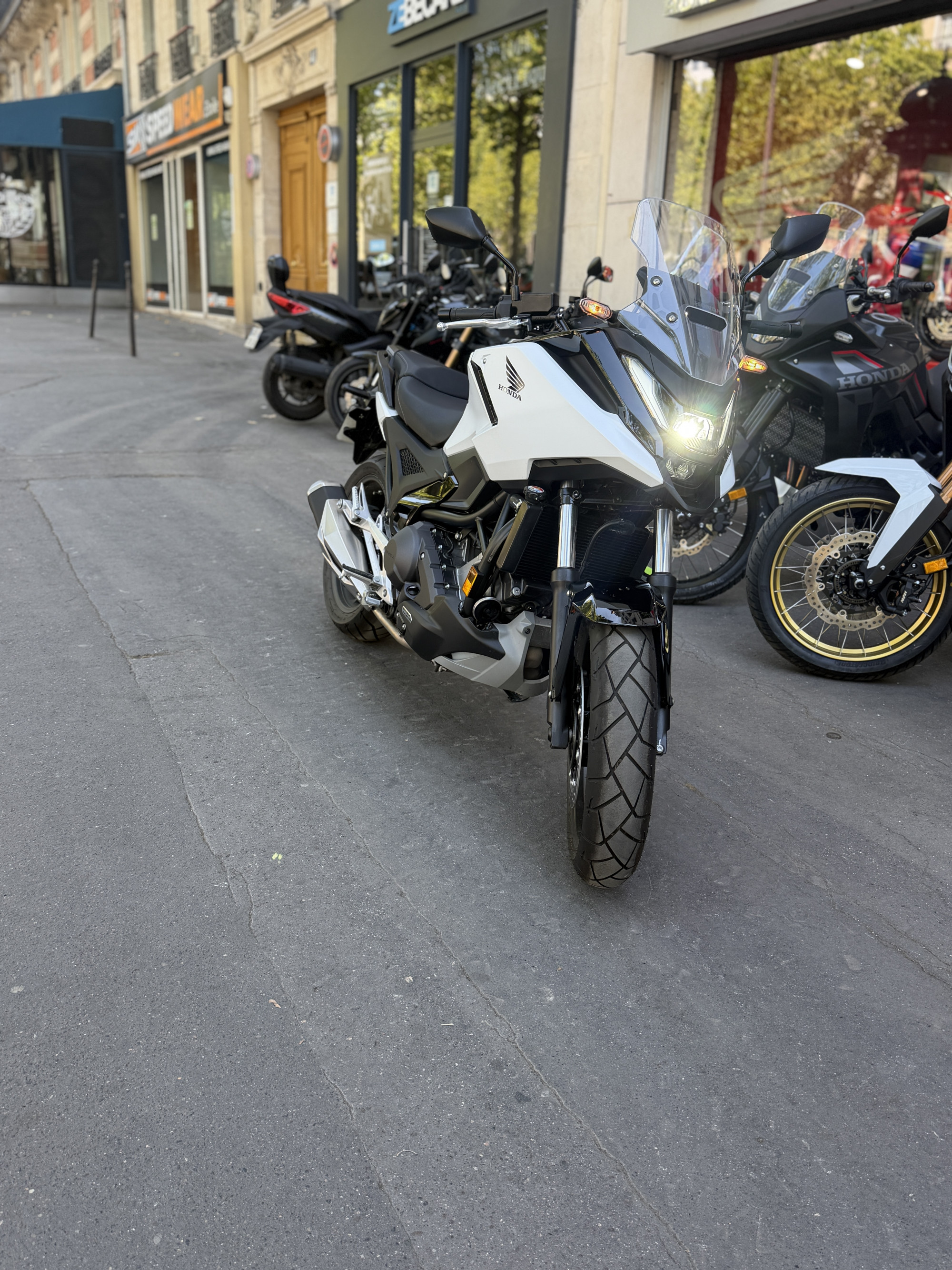 HONDA NC 750 X - BLANC - 8490€ - 499KMS - MEC04/2026 - REFHK795PJ