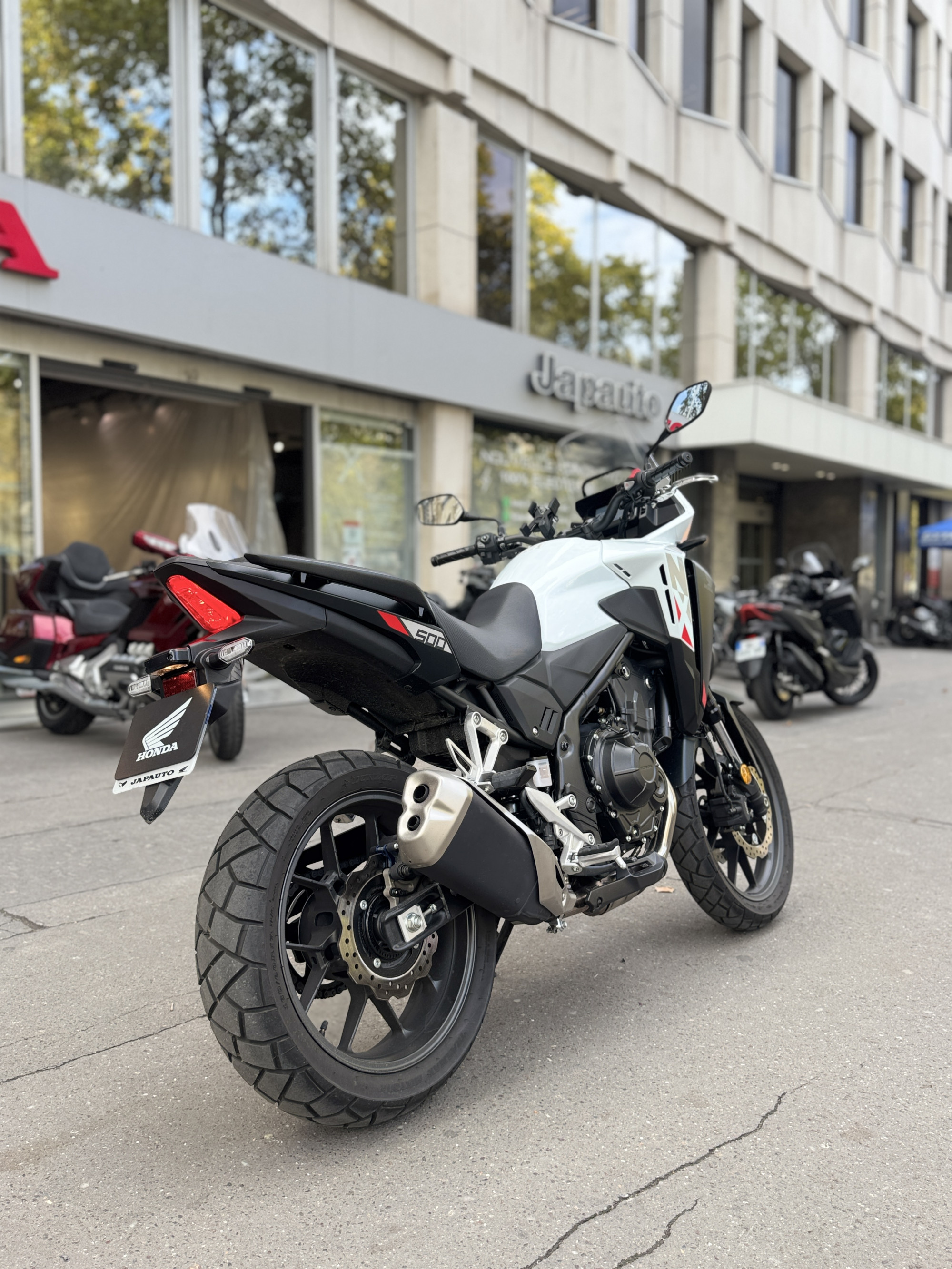 HONDA NX 500 - BLANC - 6490 € - 2709 km - MEC 01/2026 - REF HH551WW
