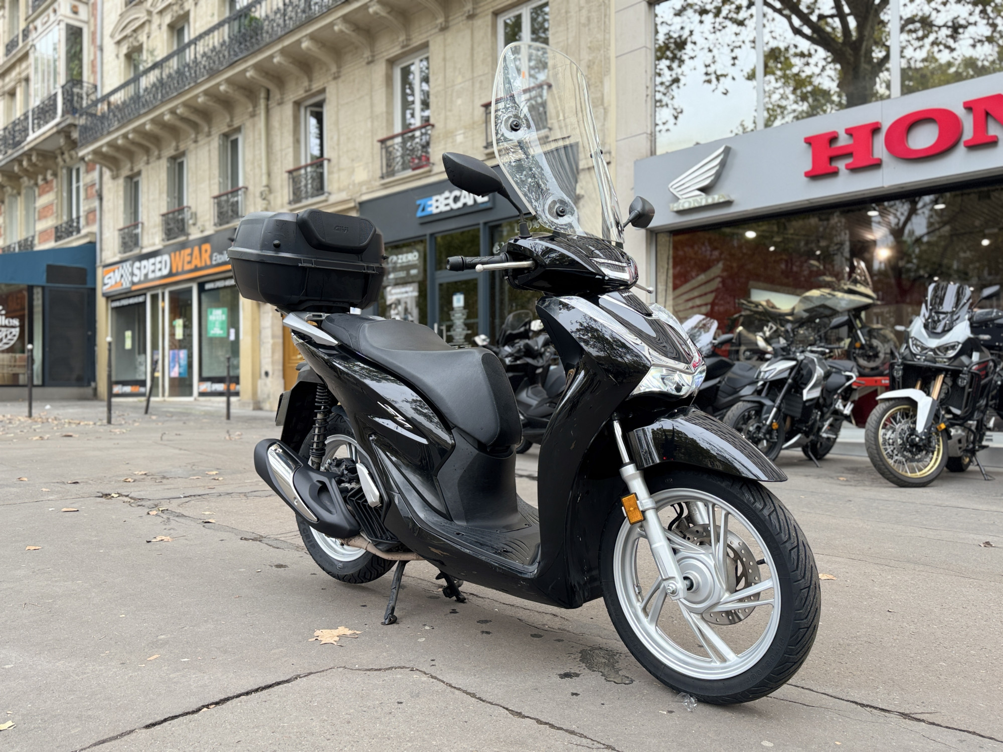 HONDA SH 125 - NOIR - 2490 €  - 26903 KM - MEC 09/2020 - REFFS368SH