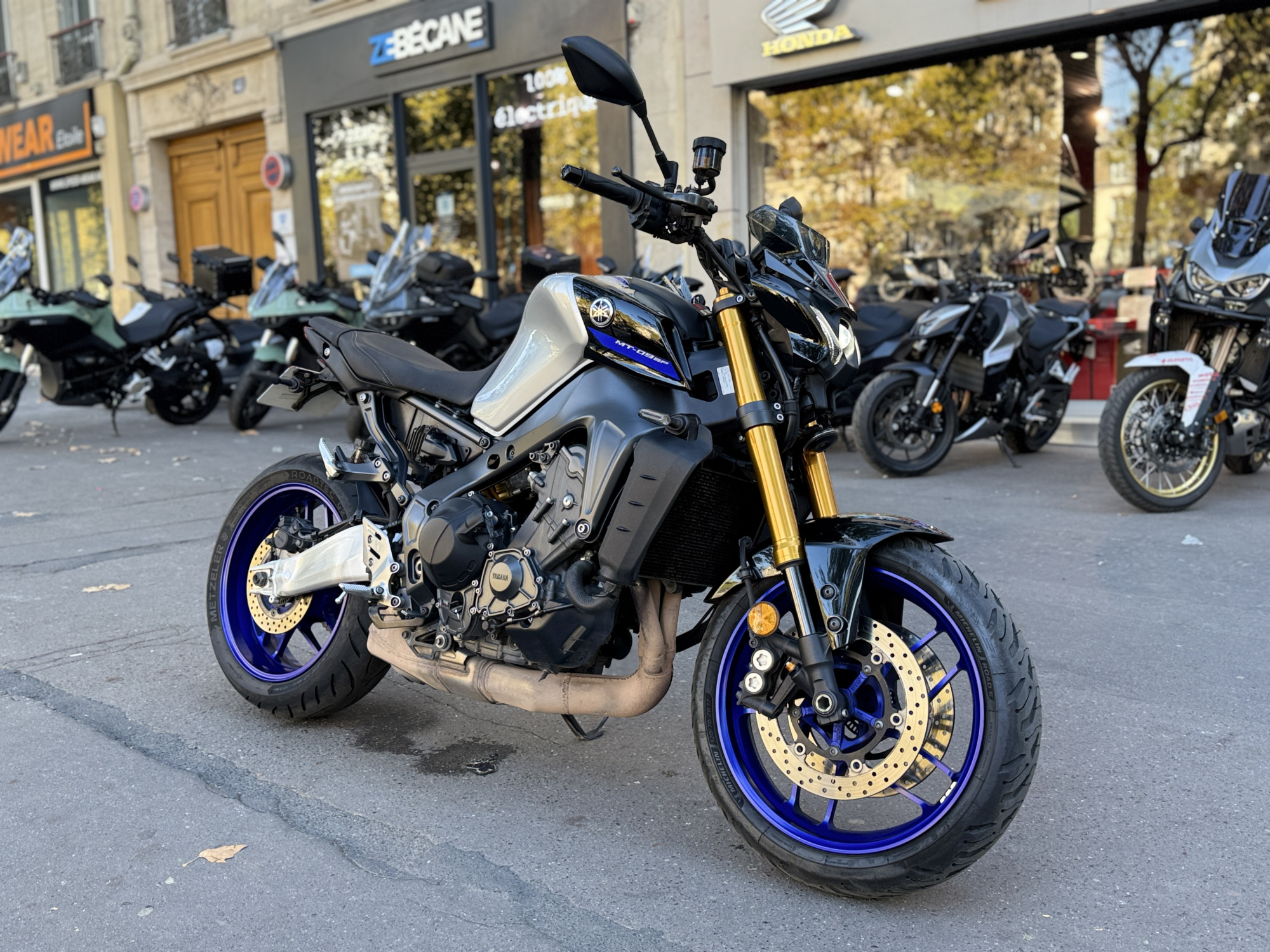 YAMAHA MT-09 SP - GRIS - 7990 € -32466 KMS -MEC 10/22 - REFGJ498WH