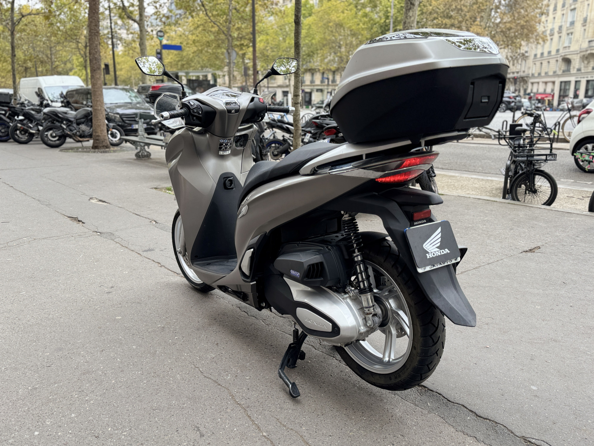 HONDA SH 350 I TOP BOX  - GRIS - 3490€  - 4247 KM - MEC: 07/2023  - REFGQ387HD