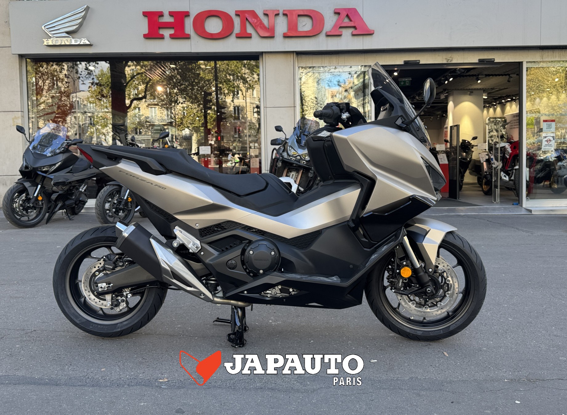 HONDA NSS FORZA 750 - BEIGE - 1 KMS - 10900 € - MEC 10/2026 - REFHN429DZ
