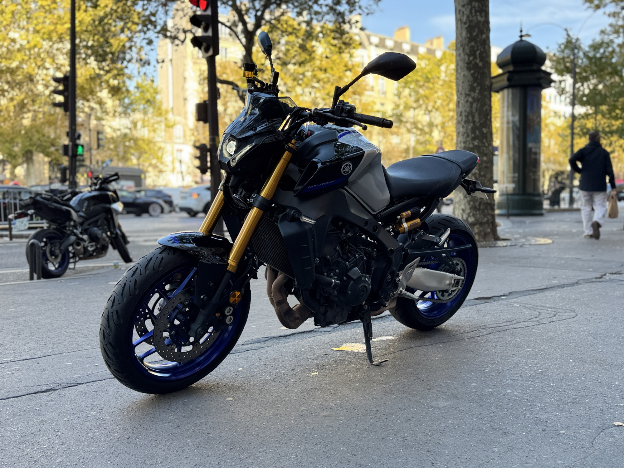 YAMAHA MT-09 SP - GRIS - 7990 € -32466 KMS -MEC 10/22 - REFGJ498WH