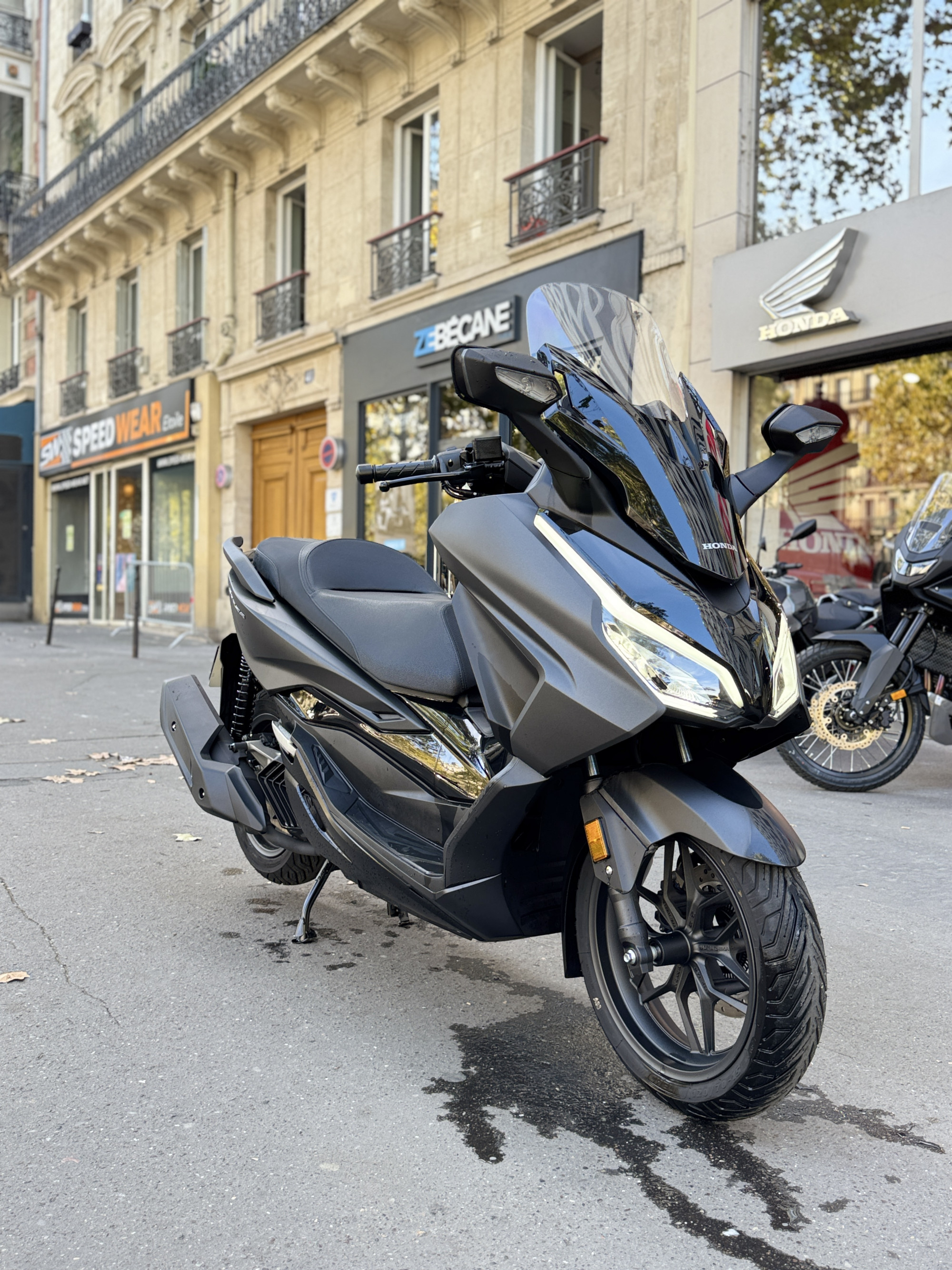 HONDA NSS FORZA 125 - NOIR MAT -132 KMS - 4990 € - MEC 06/2026 - REF HL865QR