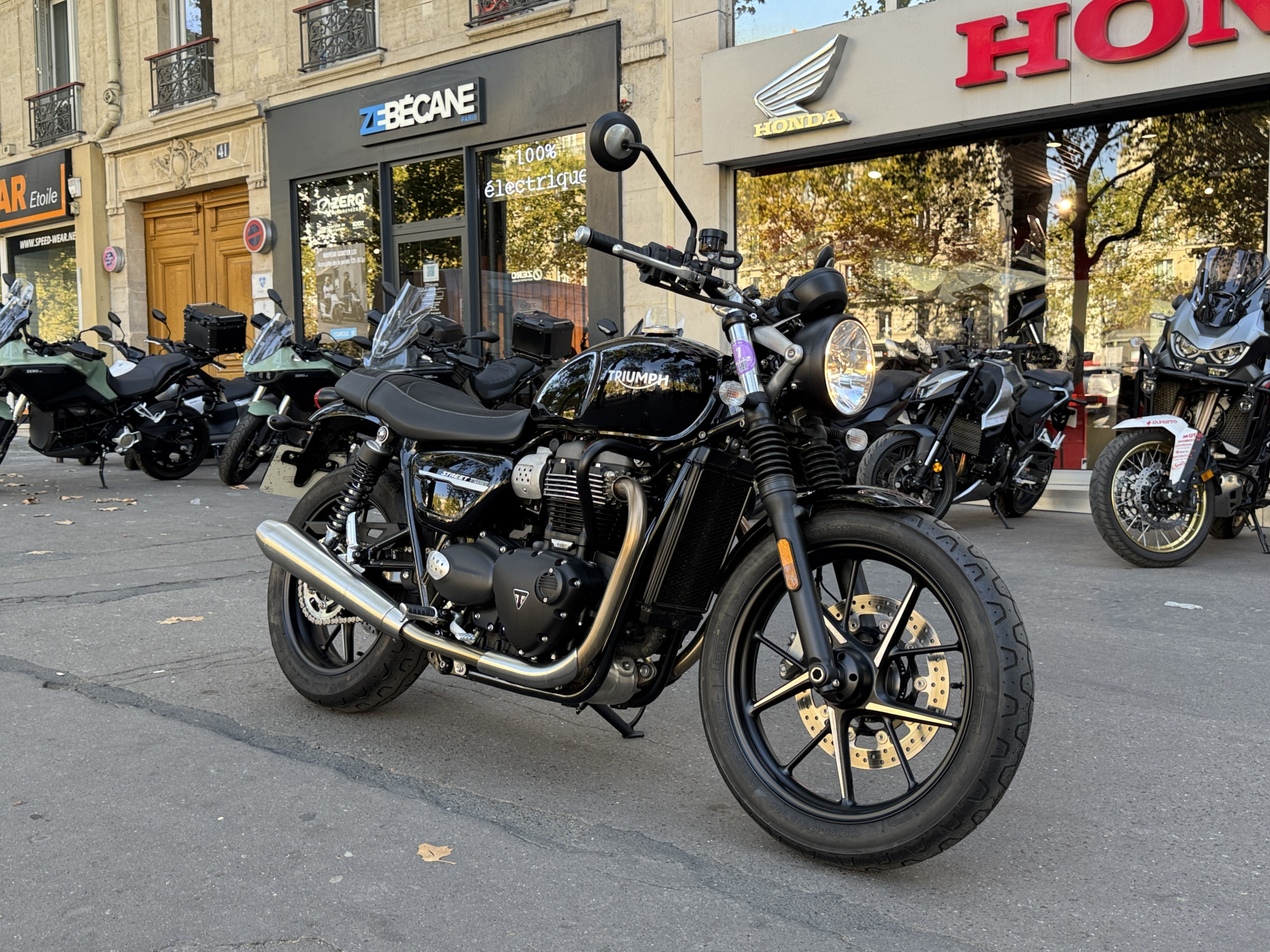 TRIUMPH STREET TWIN  900 - NOIR - 6990€ - A2 - 2404 KMS - MEC 02/2020 - REFFN294SC