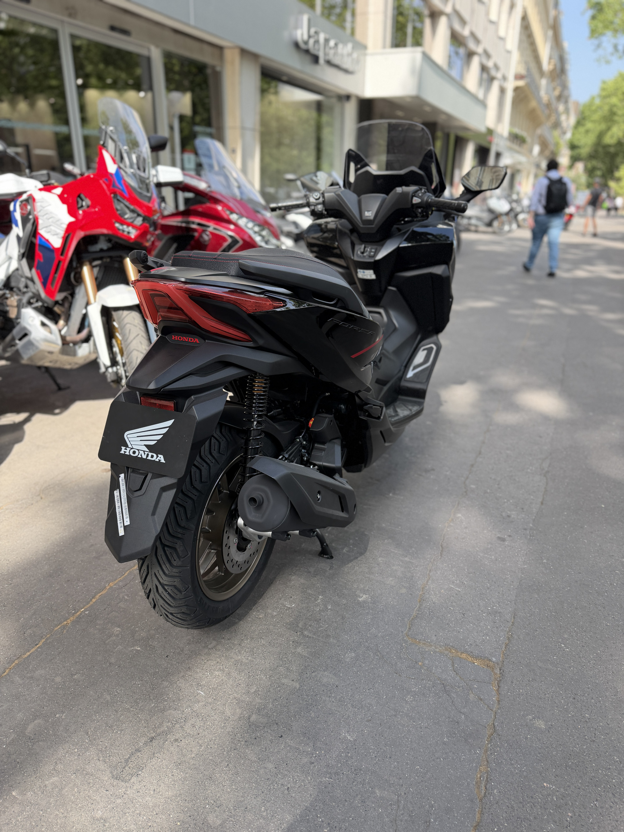 HONDA NSS125 FORZA SE - ETAT NEUF - 499KM- 4999€ - NOIR - MEC 01/2026