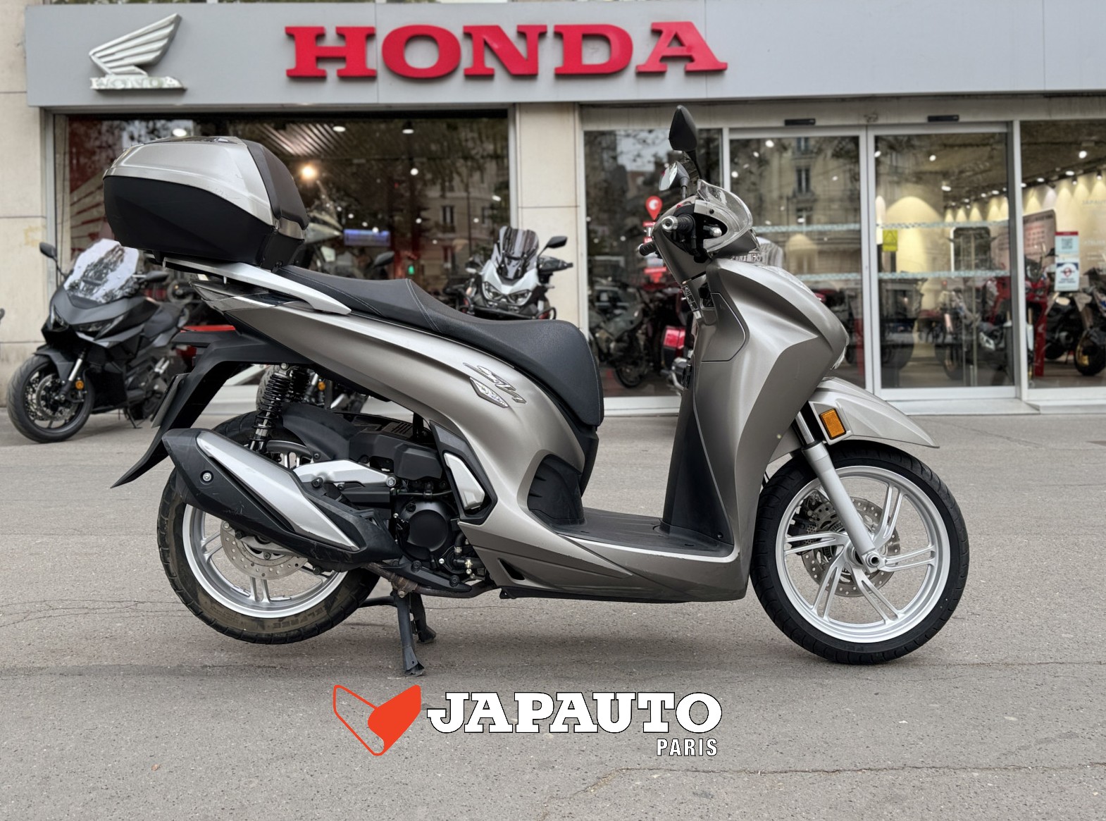 HONDA SH 350 I TOP BOX  - GRIS - 3490€  - 4247 KM - MEC: 07/2023  - REFGQ387HD