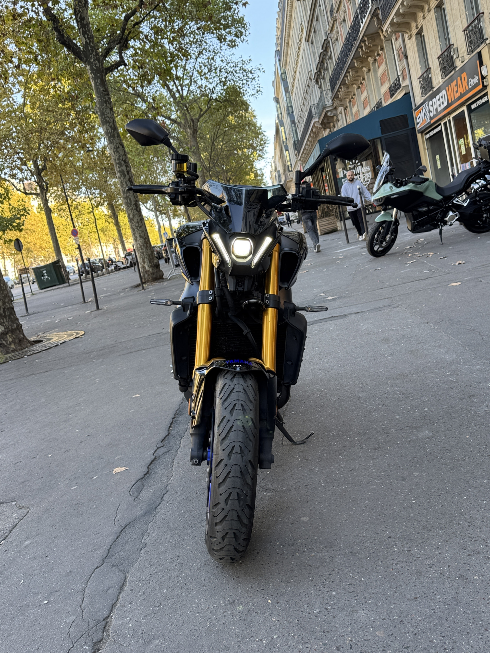 YAMAHA MT-09 SP - GRIS - 7990 € -32466 KMS -MEC 10/22 - REFGJ498WH