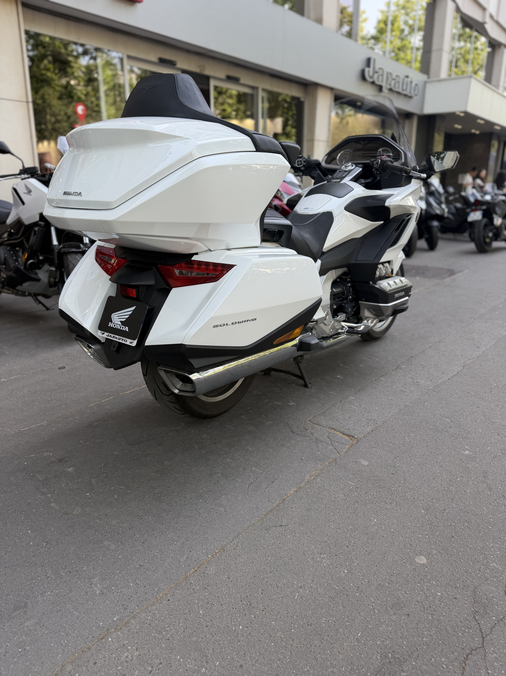 HONDA GL 1800 GOLDWING TOURING DCT - 8813KM - 28900€ - BLANC - MEC08/2024 REFGY457WZ
