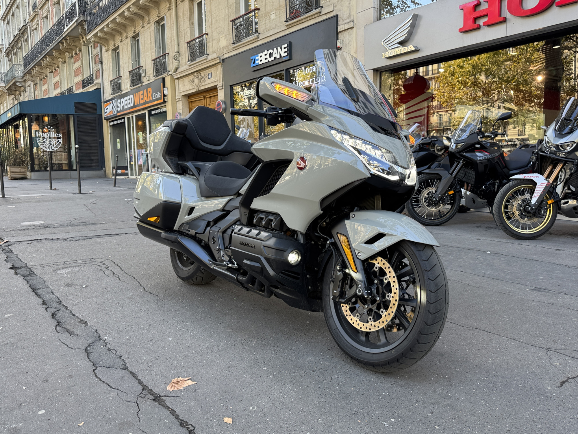 HONDA GL 1800 GOLDWING DCT - GRIS - 32990 € - 7340 KM - MEC 03/2026 - REF HJ283PH