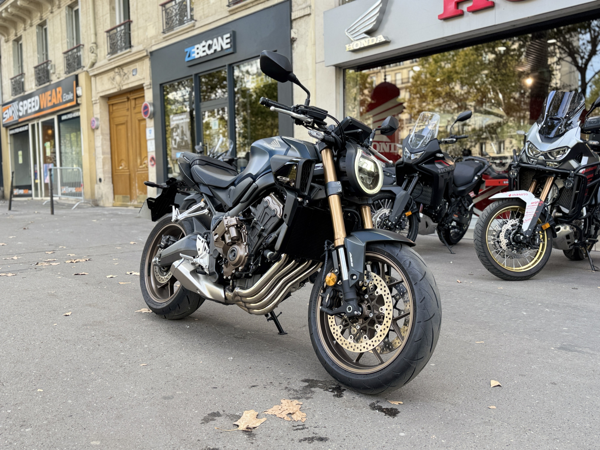 HONDA CB650R Neo Sports Café E-clutch - BLEU - 7990€ - 351 KMS - MEC 06/2026 - REF HL501KH