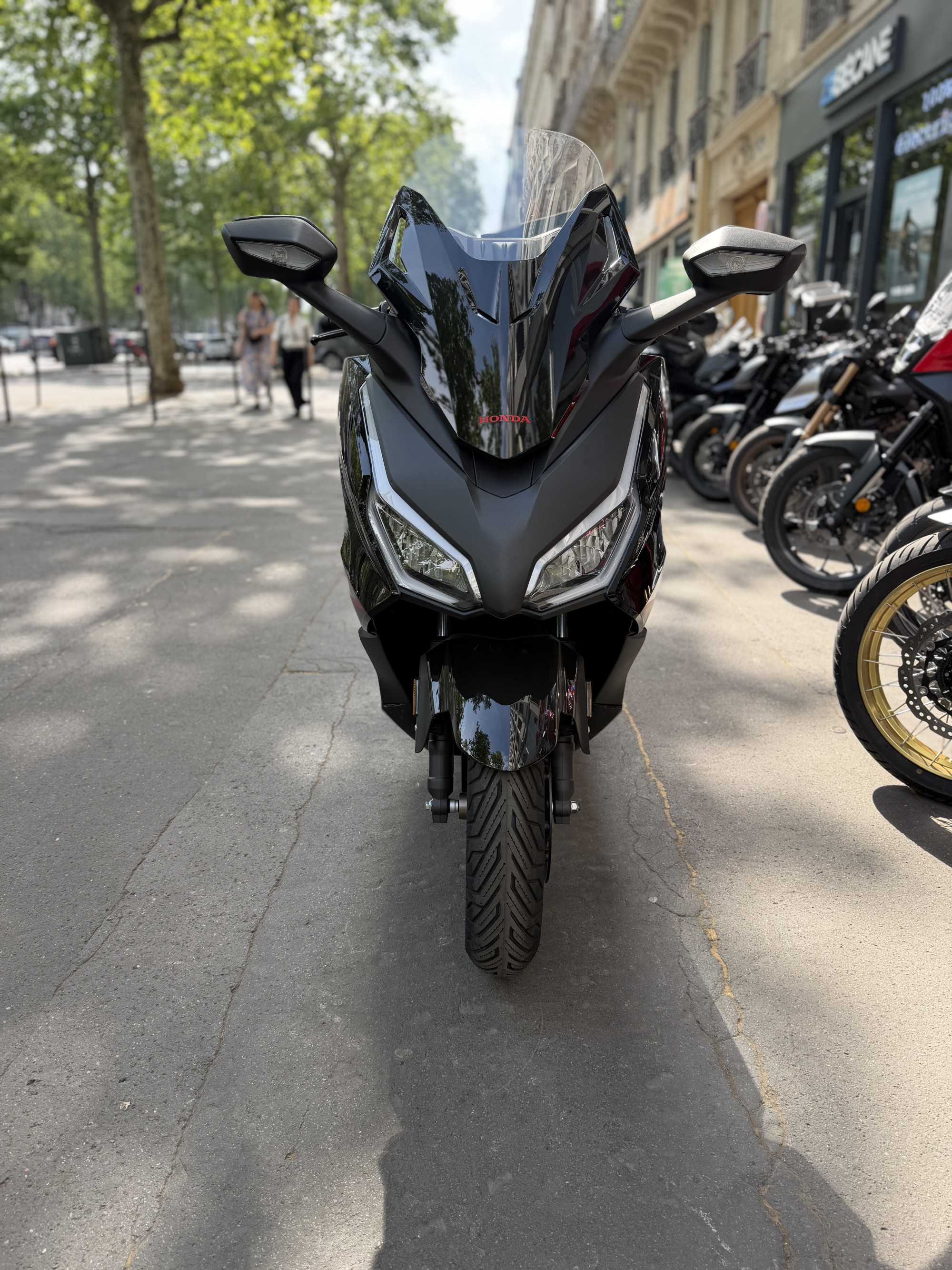 HONDA NSS125 FORZA SE - ETAT NEUF - 499KM- 4999€ - NOIR - MEC 01/2026
