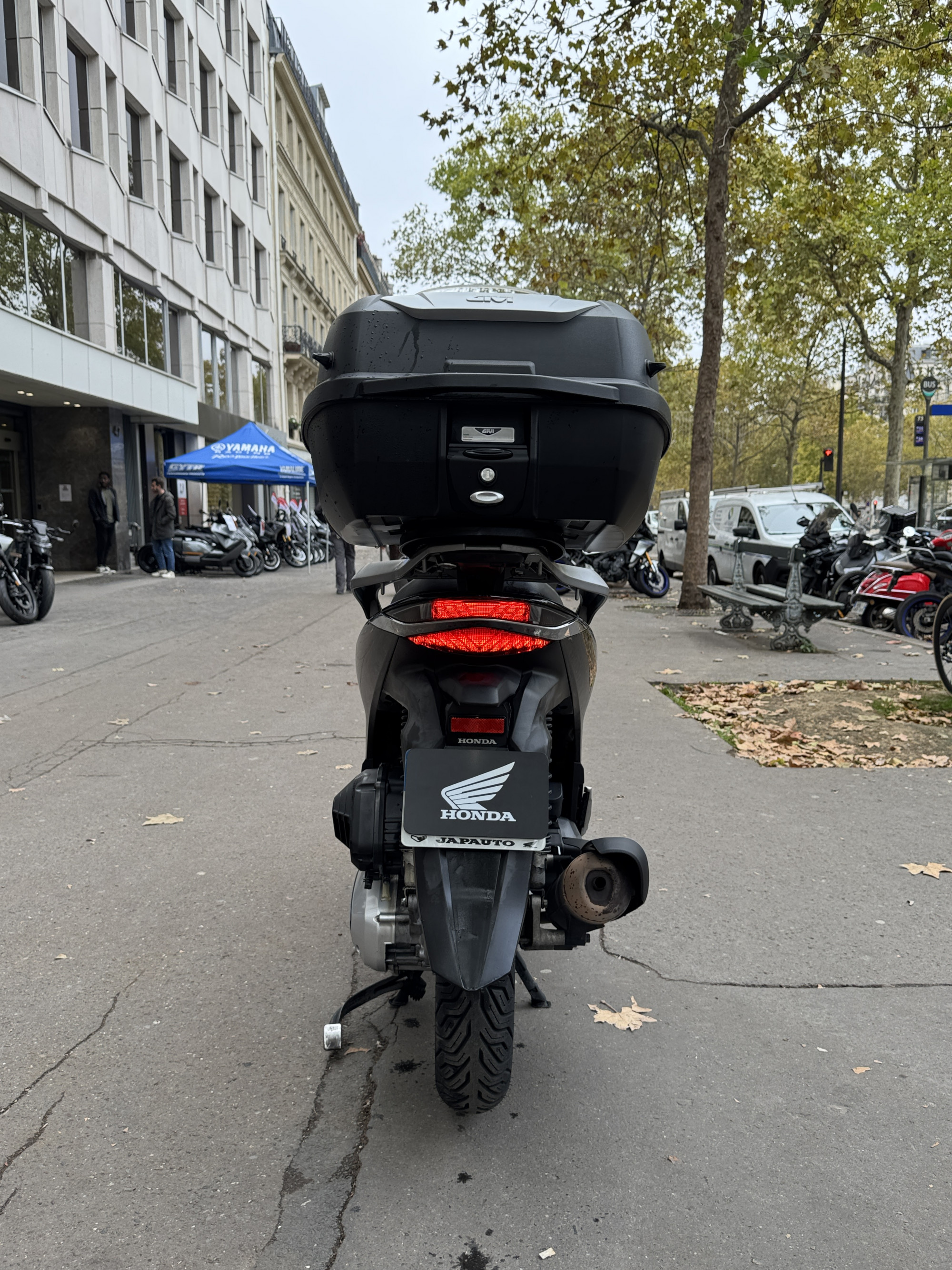 HONDA SH 125 - NOIR - 2490 €  - 26903 KM - MEC 09/2020 - REFFS368SH