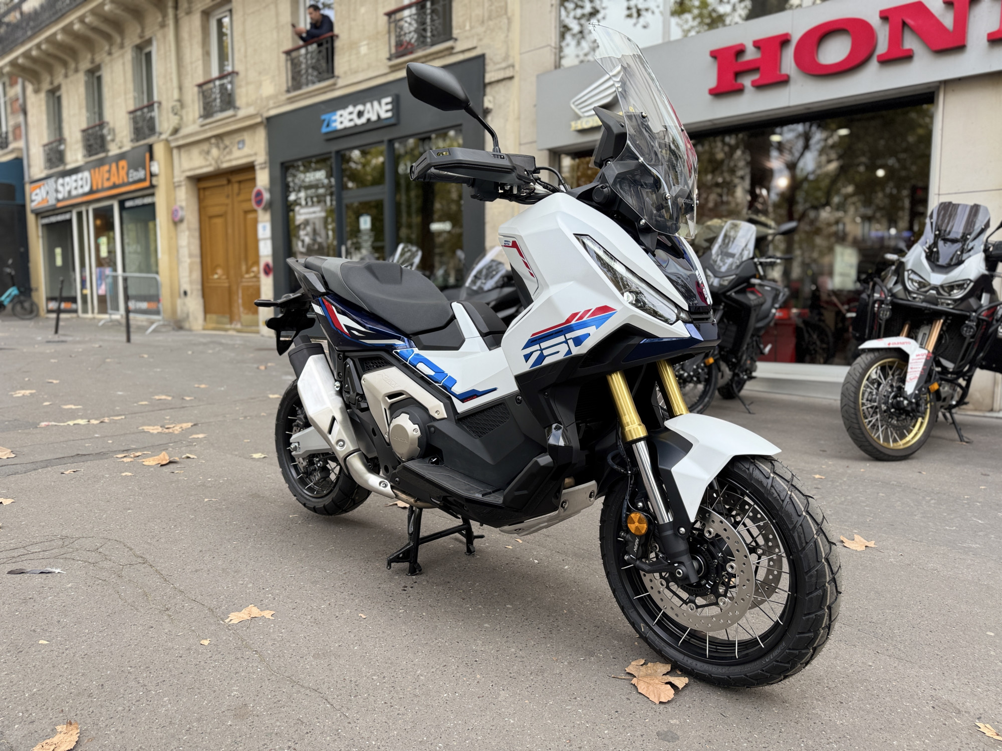 HONDA X-ADV 750 SPECIAL EDITION - BICOLORE - 11400€ - 2 KM - MEC 08/2026 - REF HM350NQ