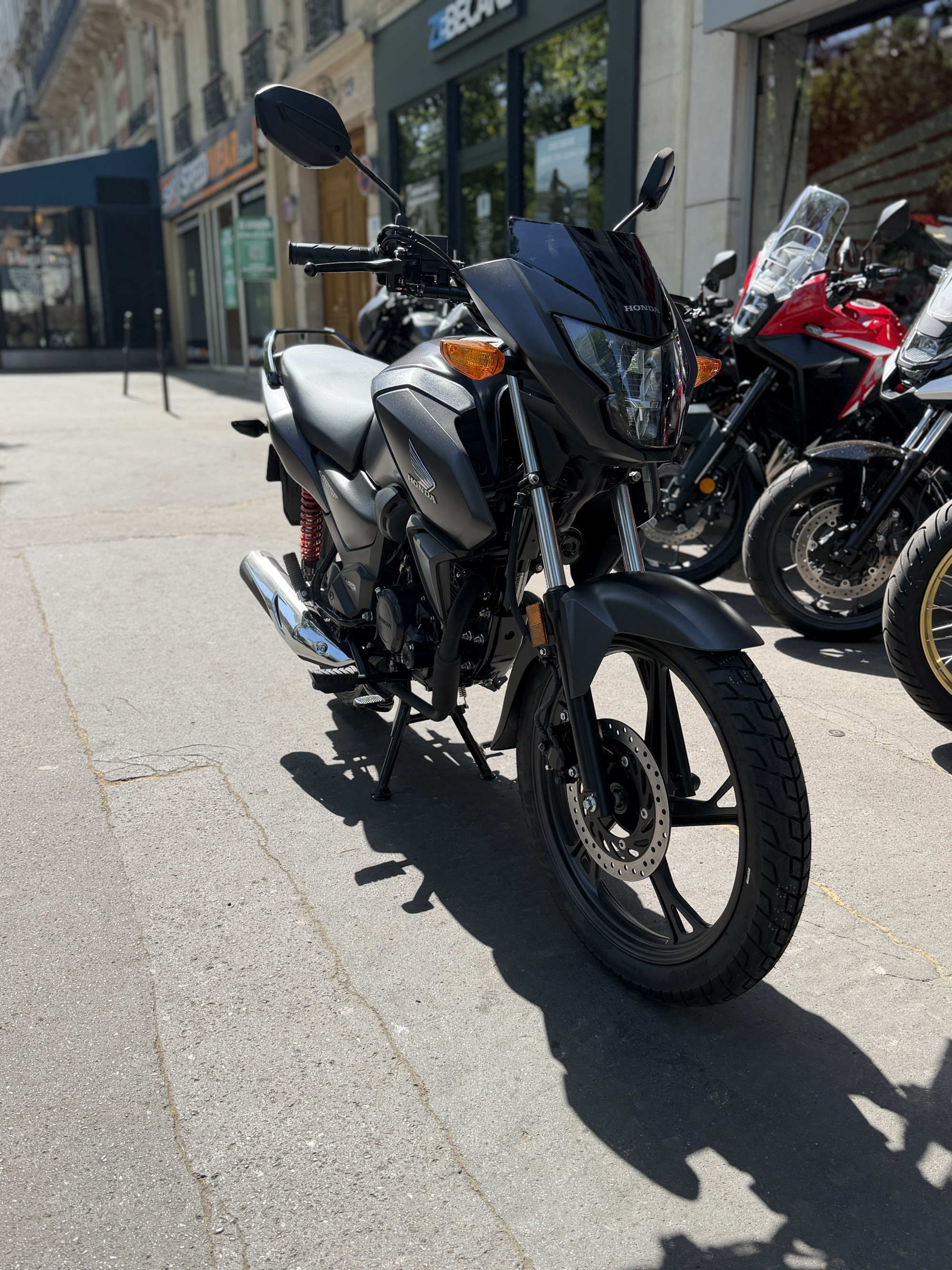 HONDA CB 125 F - ETAT NEUF - 499KM- 2590€ - NOIR MAT - MEC 01/2026