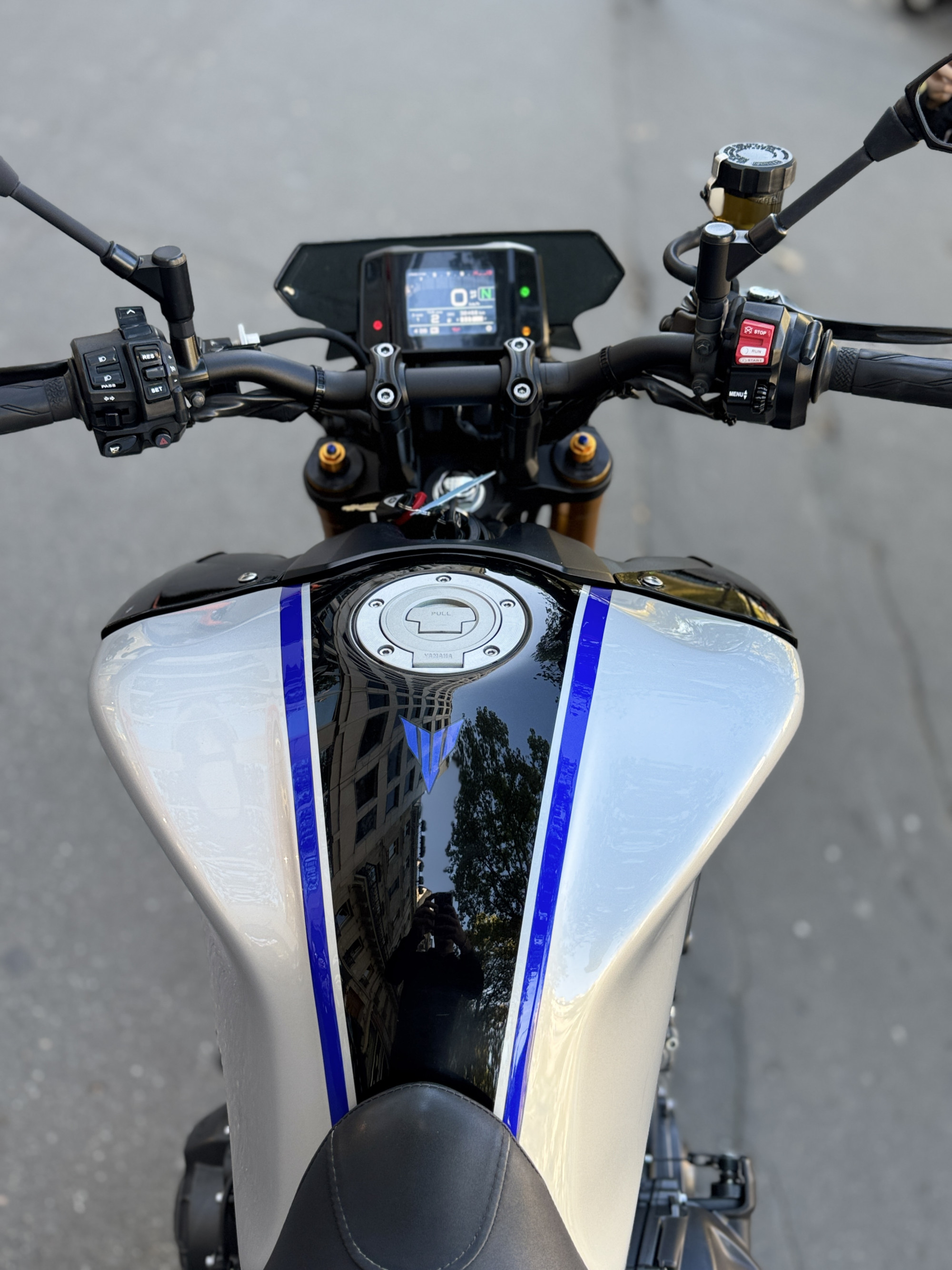 YAMAHA MT-09 SP - GRIS - 7990 € -32466 KMS -MEC 10/22 - REFGJ498WH