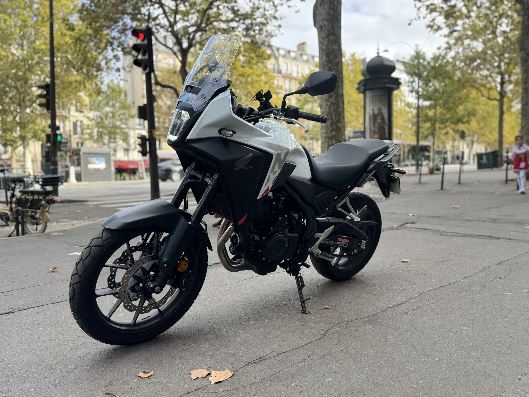 HONDA NX 500 - BLANC - 6490 € - 2709 km - MEC 01/2026 - REF HH551WW