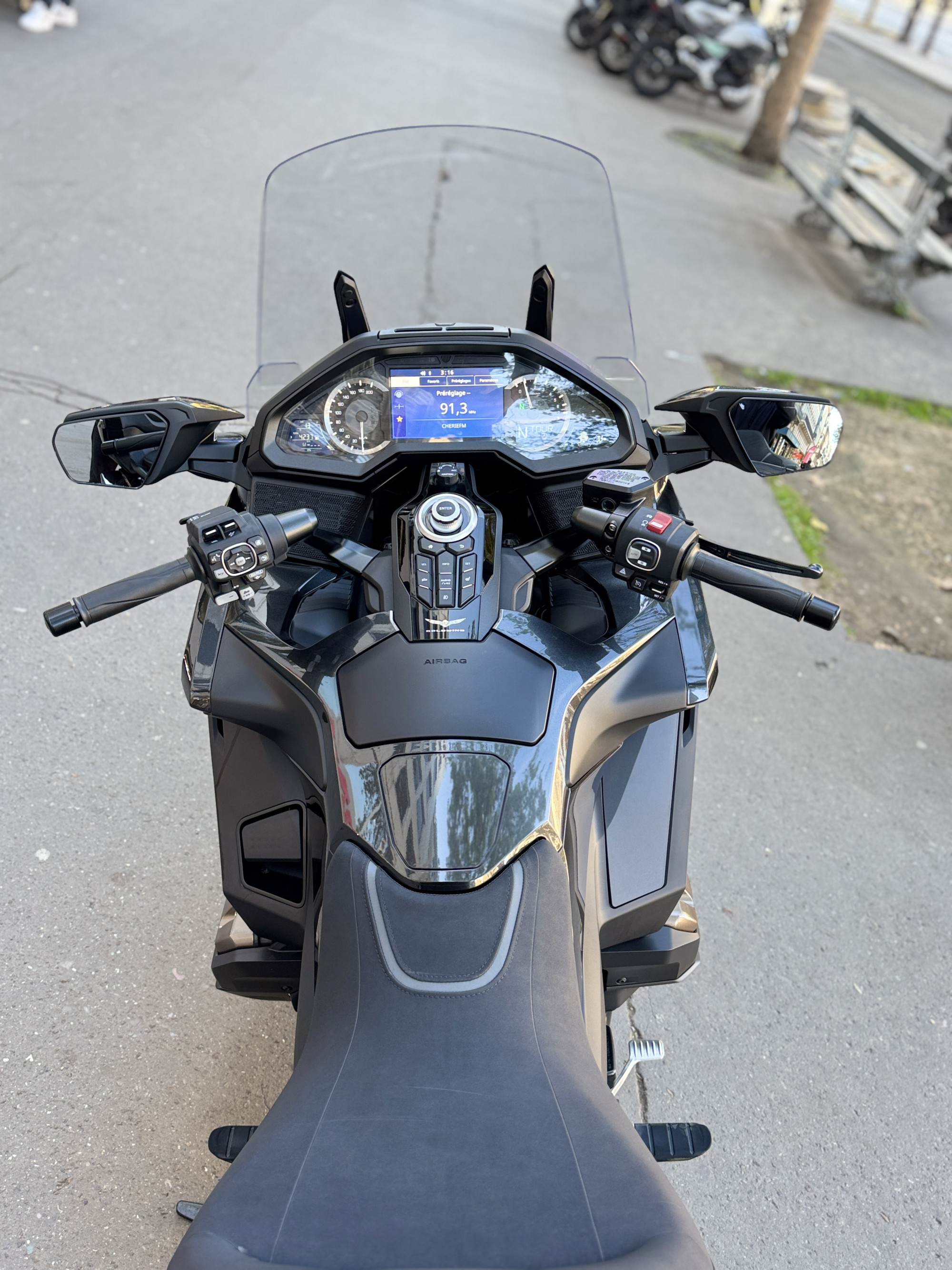 HONDA GL 1800 GOLDWING TOURING DCT - NOIR - 33490 € - 4237 KMS - MEC 03/26 - REFHJ162PL