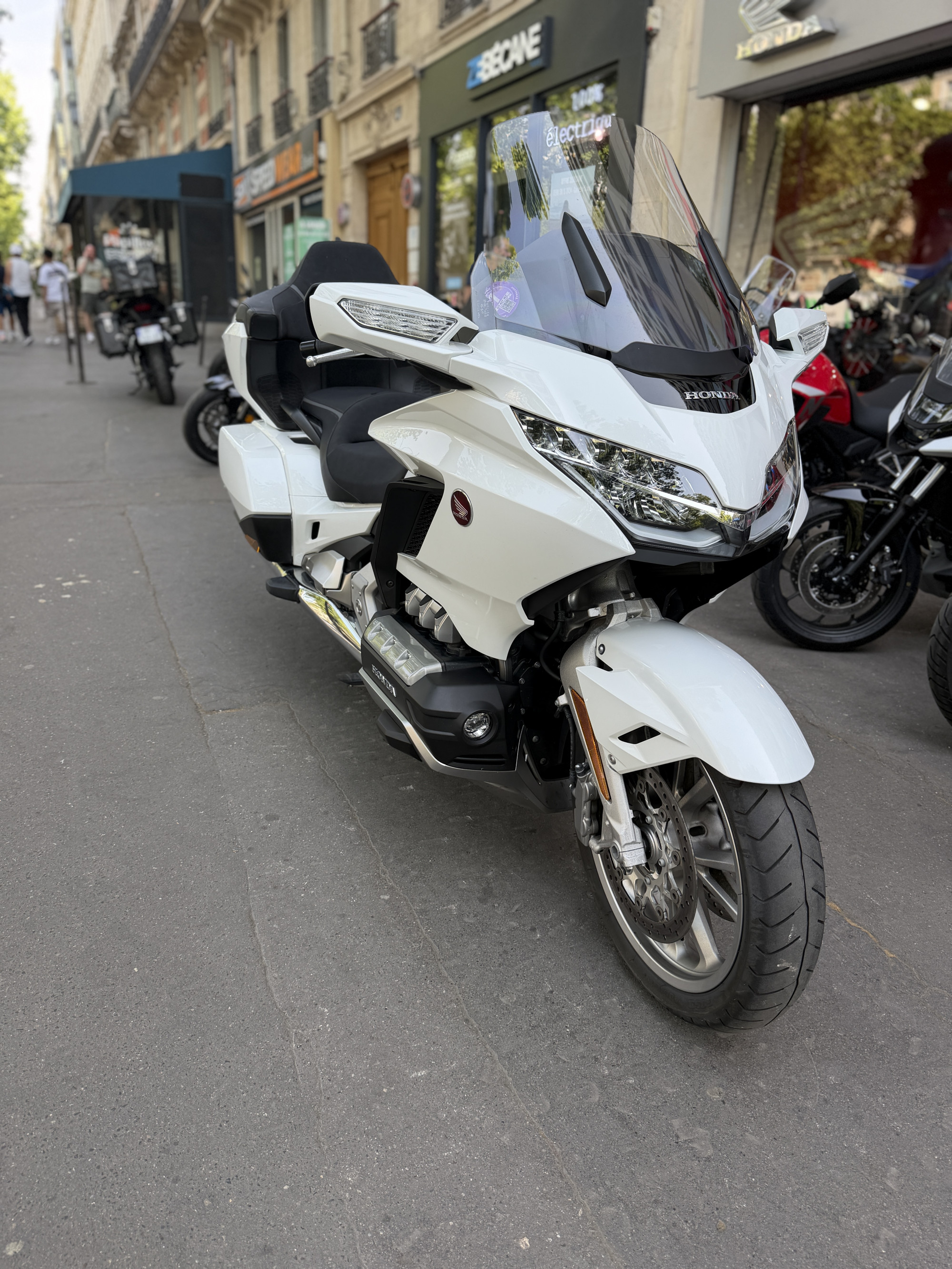 HONDA GL 1800 GOLDWING TOURING DCT - 8813KM - 28900€ - BLANC - MEC08/2024 REFGY457WZ