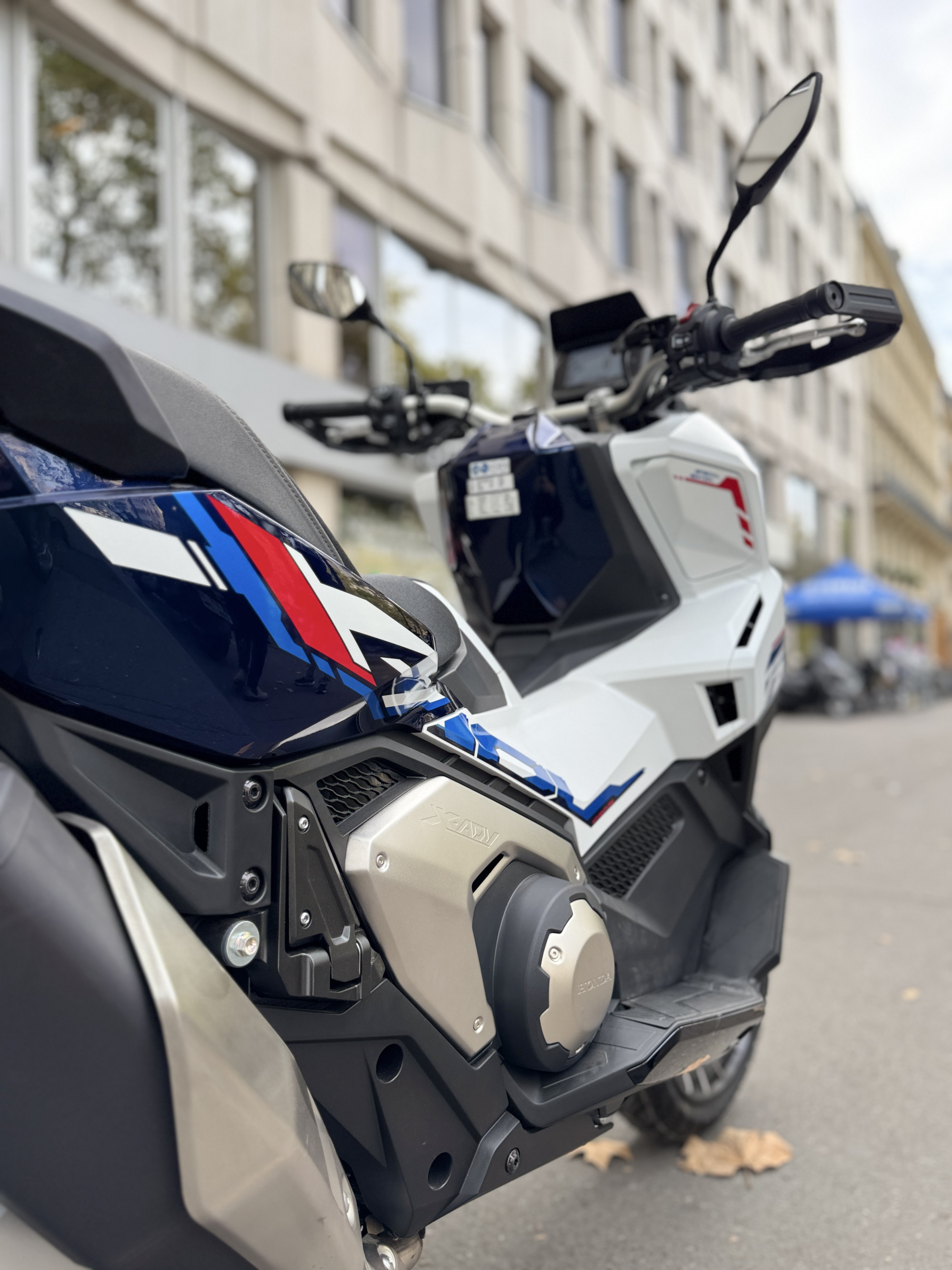 HONDA X-ADV 750 SPECIAL EDITION - BICOLORE - 11400€ - 2 KM - MEC 08/2026 - REF HM350NQ