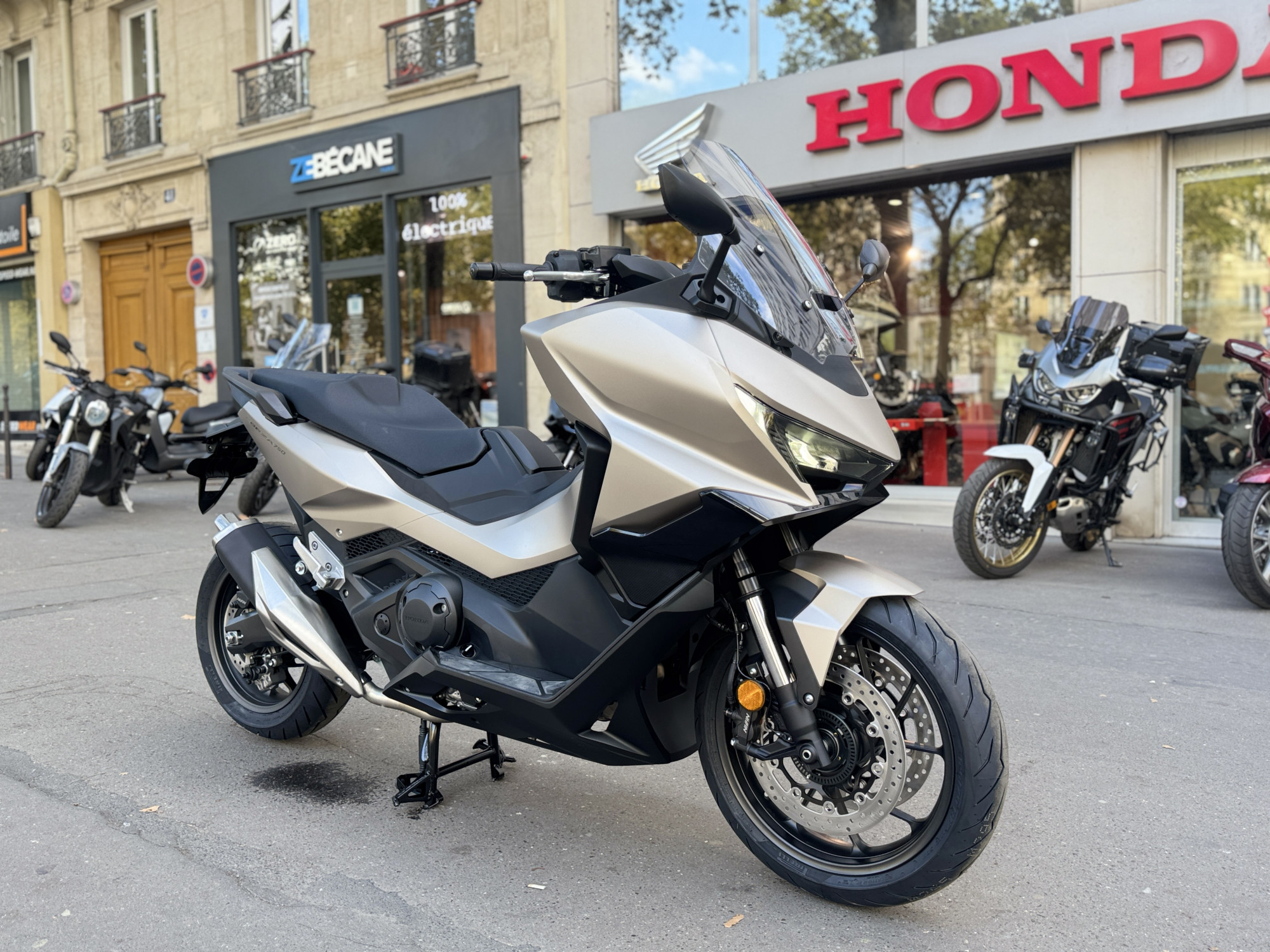 HONDA NSS FORZA 750 - BEIGE - 1 KMS - 10900 € - MEC 10/2026 - REFHN429DZ