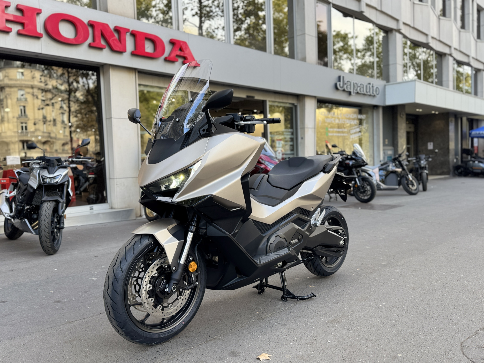 HONDA NSS FORZA 750 - BEIGE - 1 KMS - 10900 € - MEC 10/2026 - REFHN429DZ