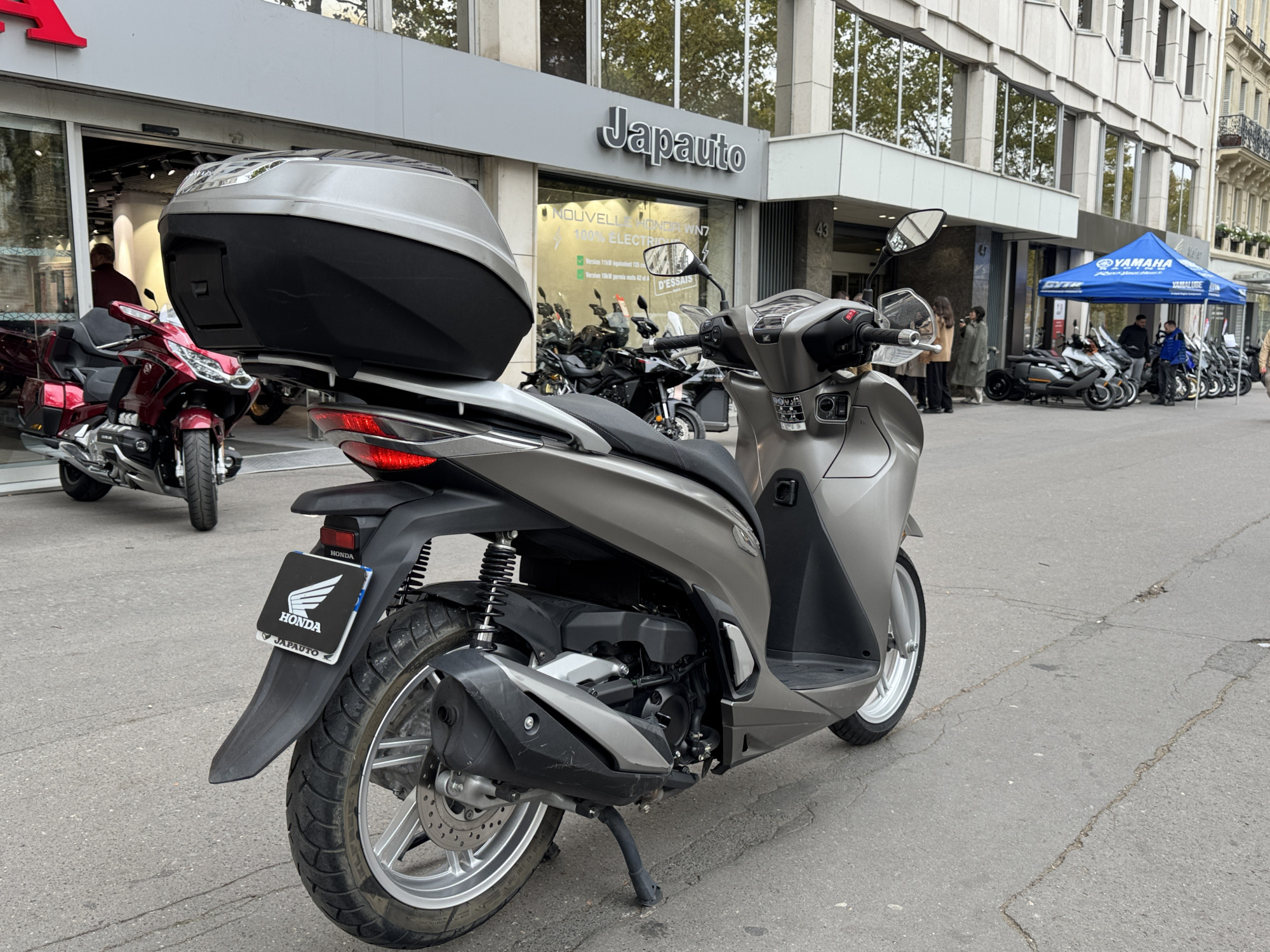HONDA SH 350 I TOP BOX  - GRIS - 3490€  - 4247 KM - MEC: 07/2023  - REFGQ387HD
